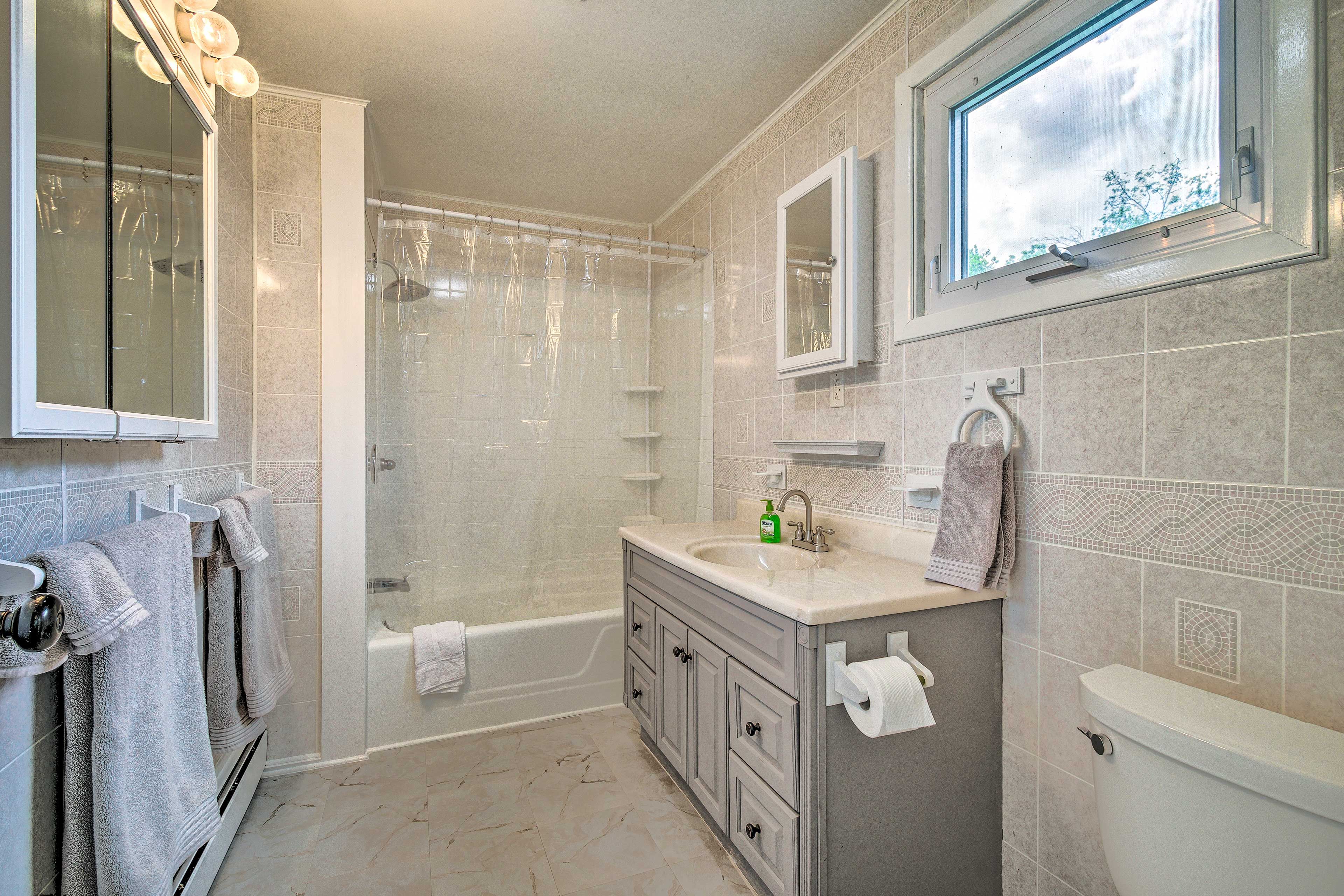 Full Bath | Complimentary Toiletries