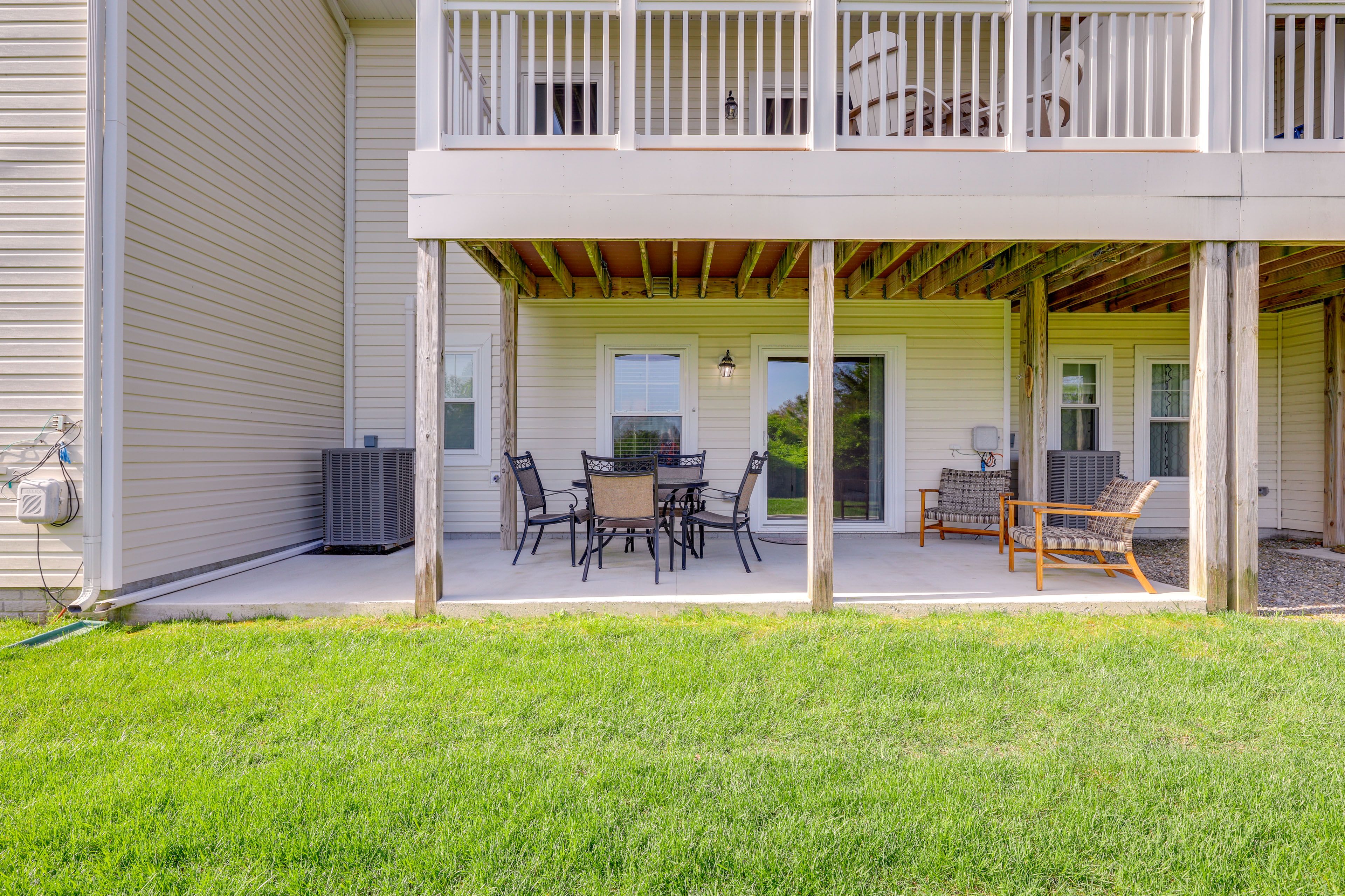 Covered Patio | Outdoor Dining