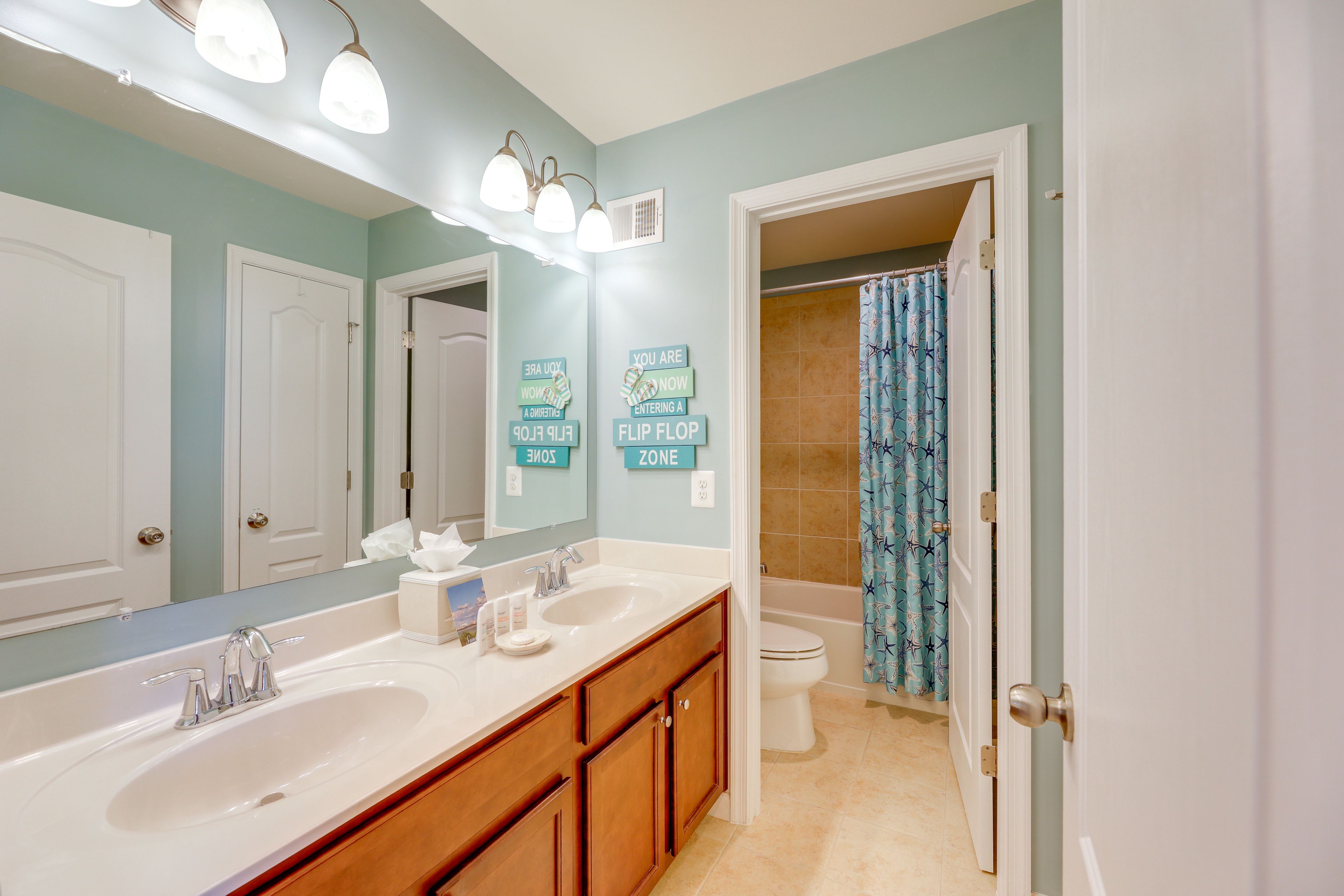 Full Bathroom | Linens & Towels Provided