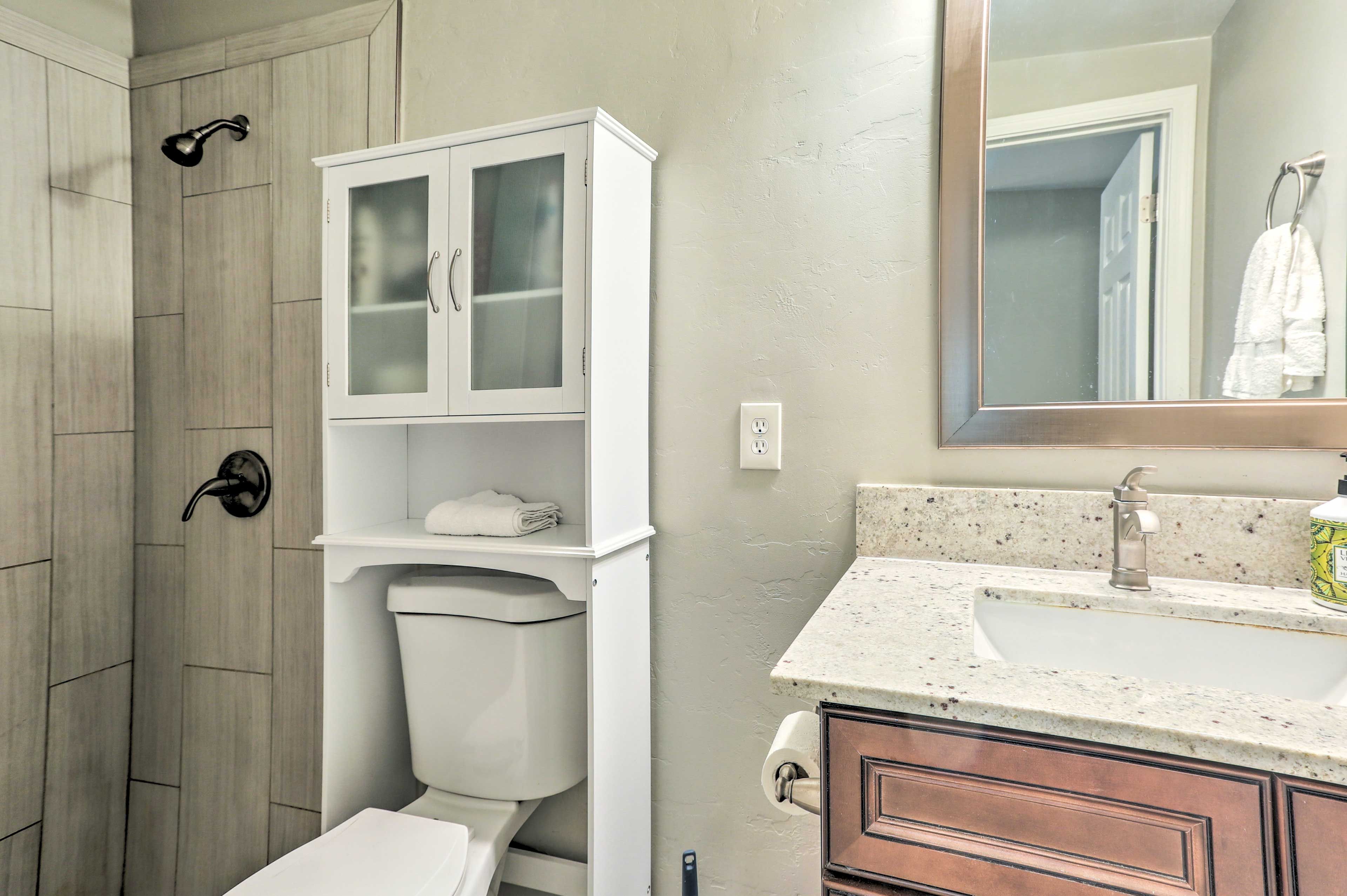 Full Bathroom | Towels Provided | Complimentary Toiletries