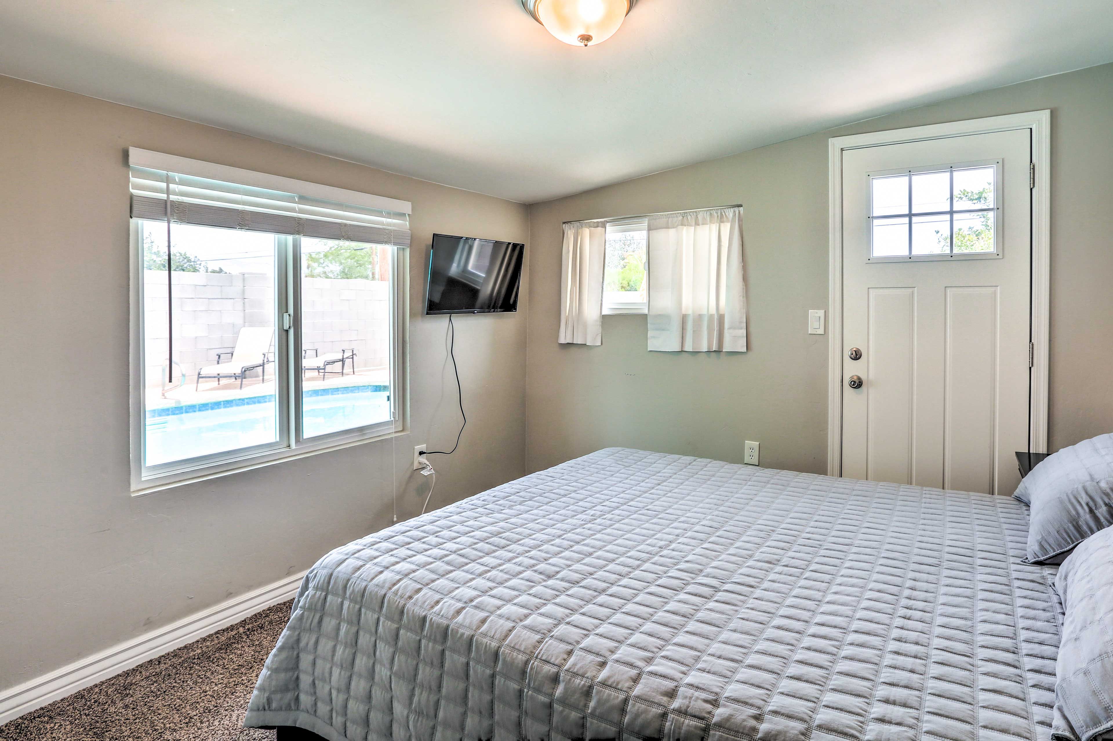 Bedroom 4 | Queen Bed | Smart TV