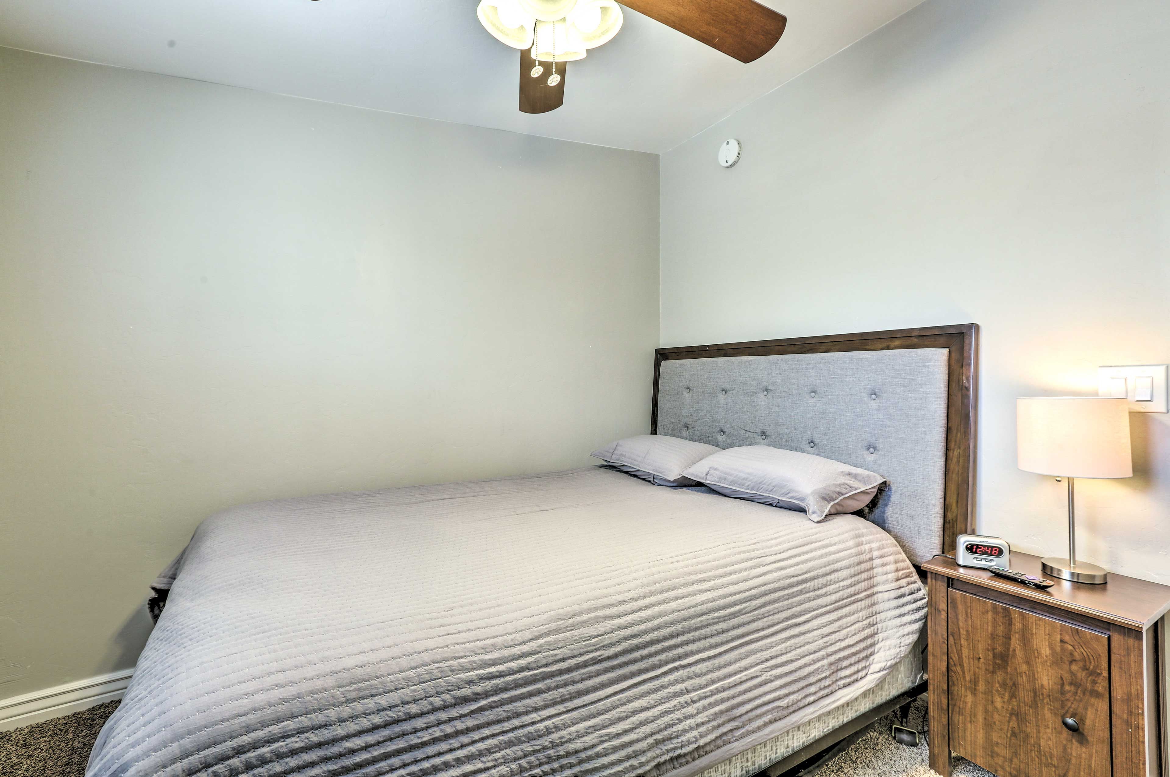 Bedroom 2 | Queen Bed