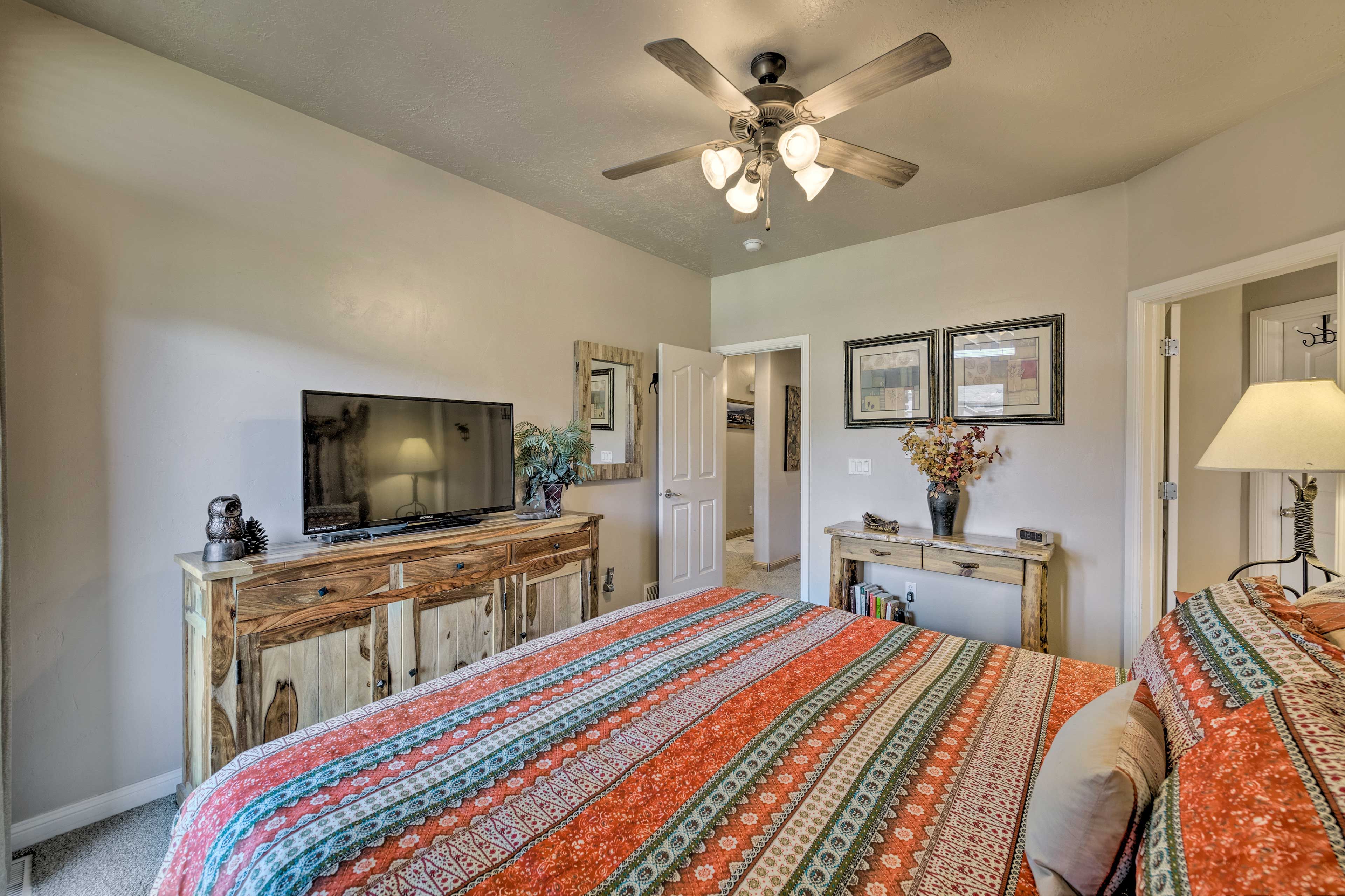 Bedroom 1 | Smart TV | Linens Provided | En-Suite Bathroom