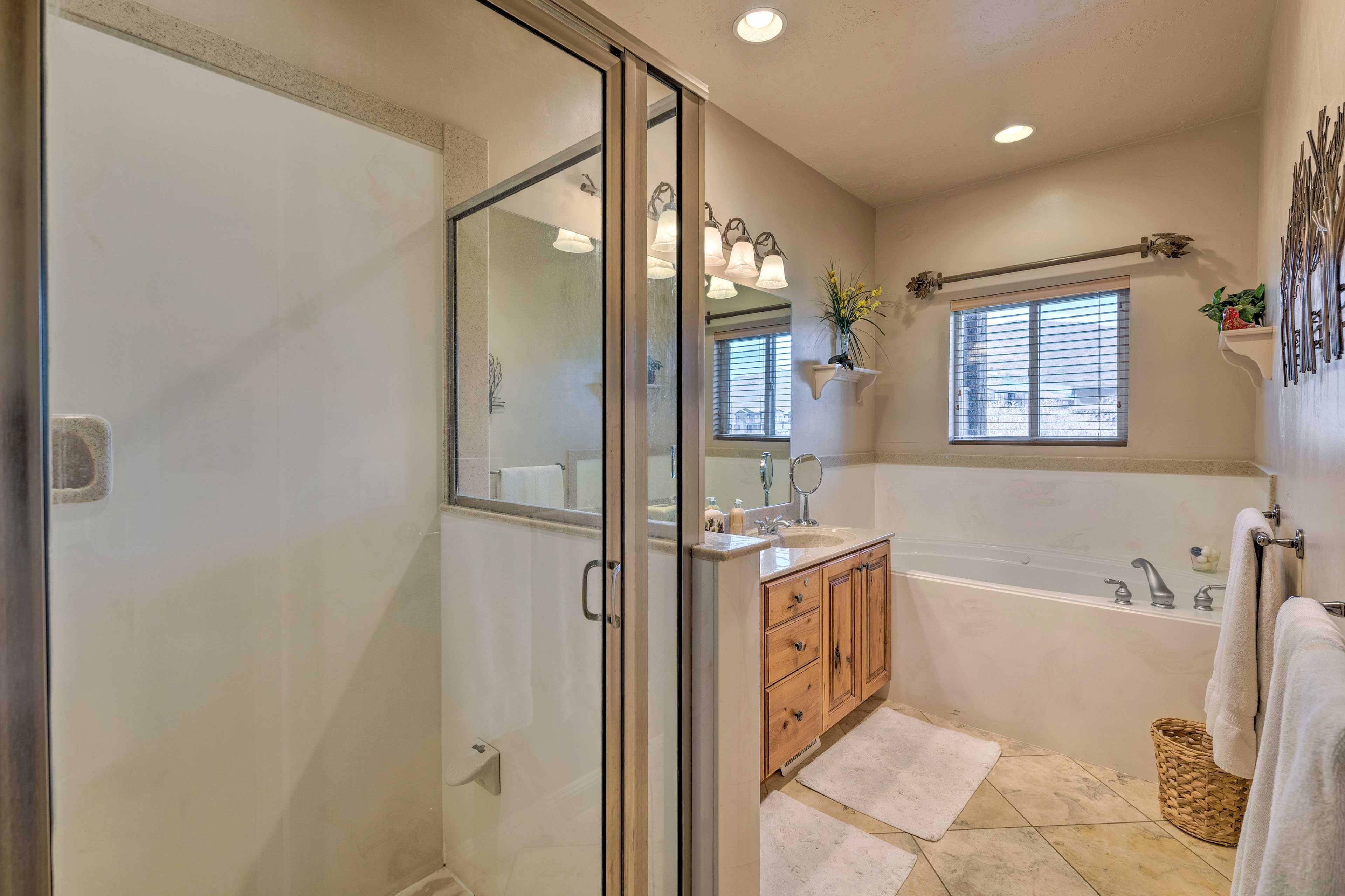 En-Suite Bathroom | Towels Provided | Complimentary Toiletries