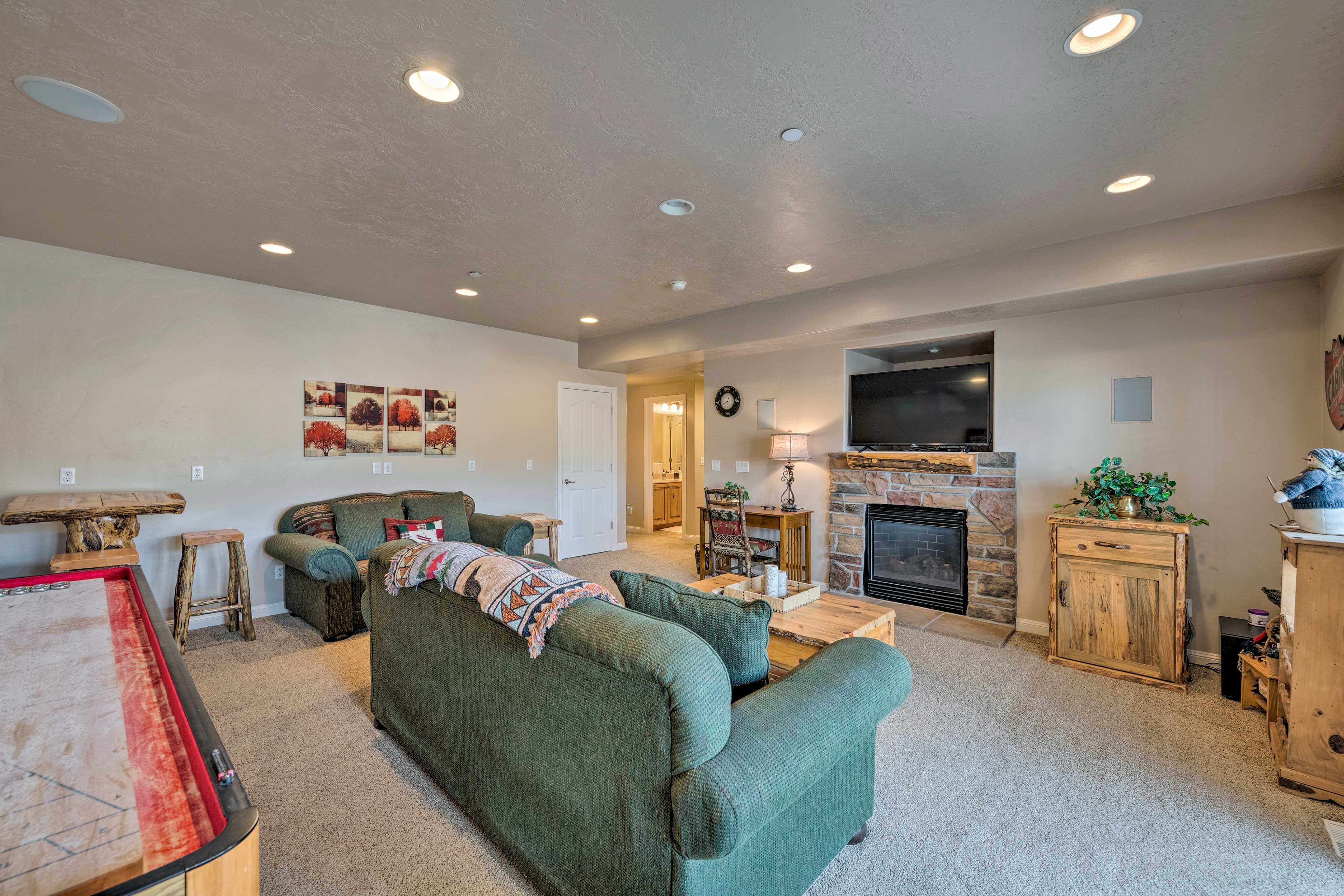 Game Room | Smart TV | Gas Fireplace