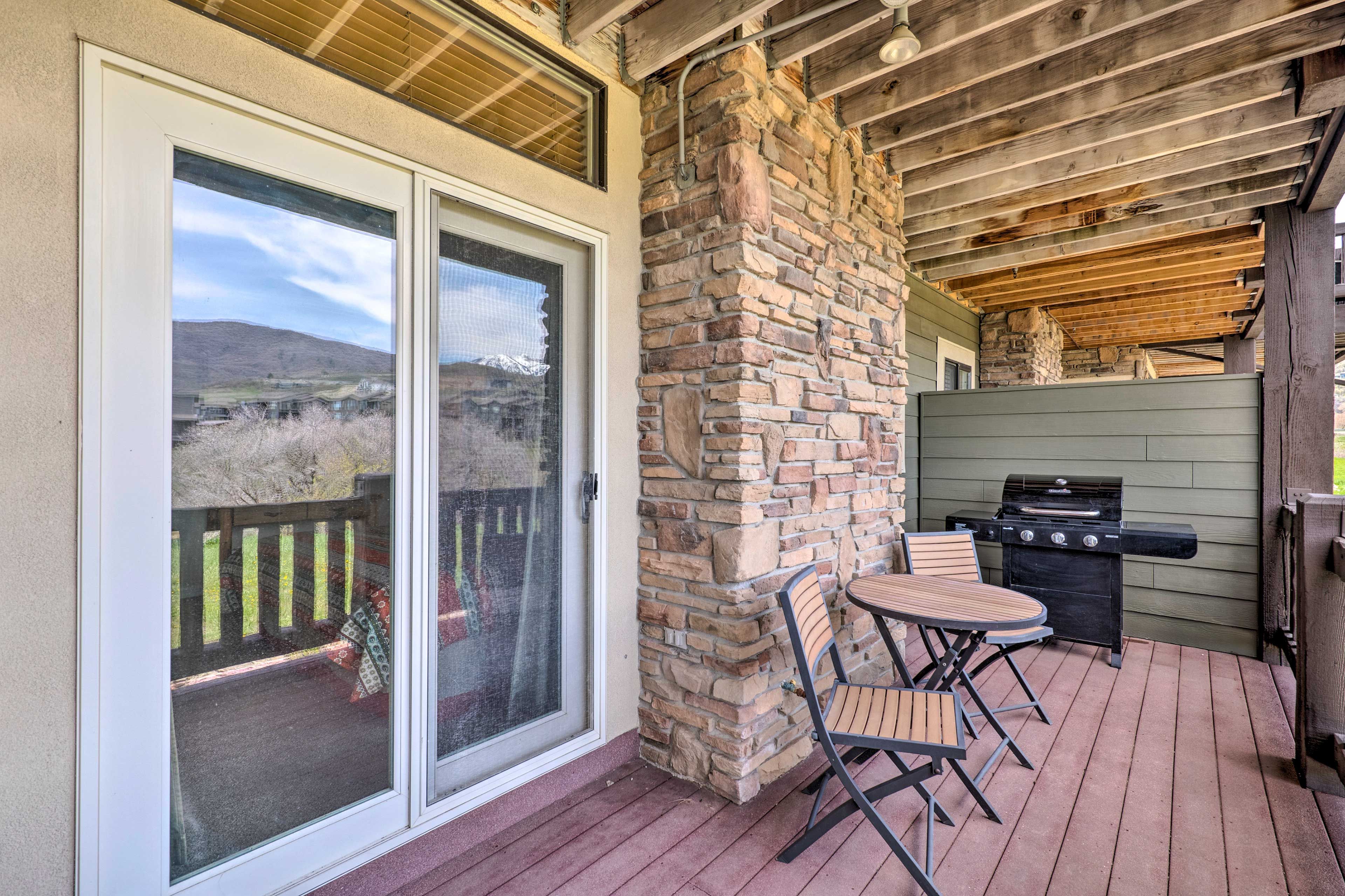 Lower Deck | Gas Grill