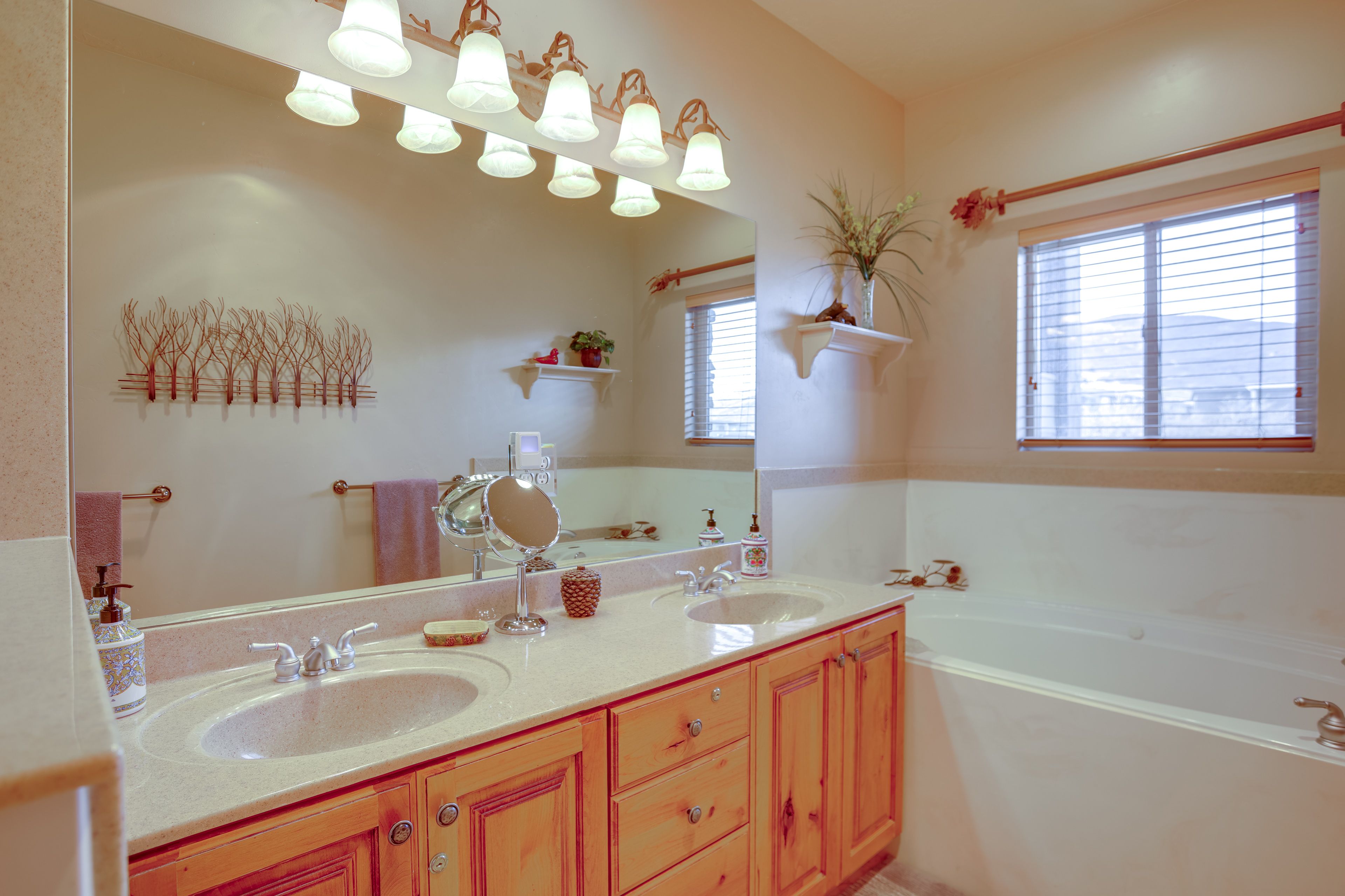 En-Suite Bathroom | Towels Provided | Complimentary Toiletries