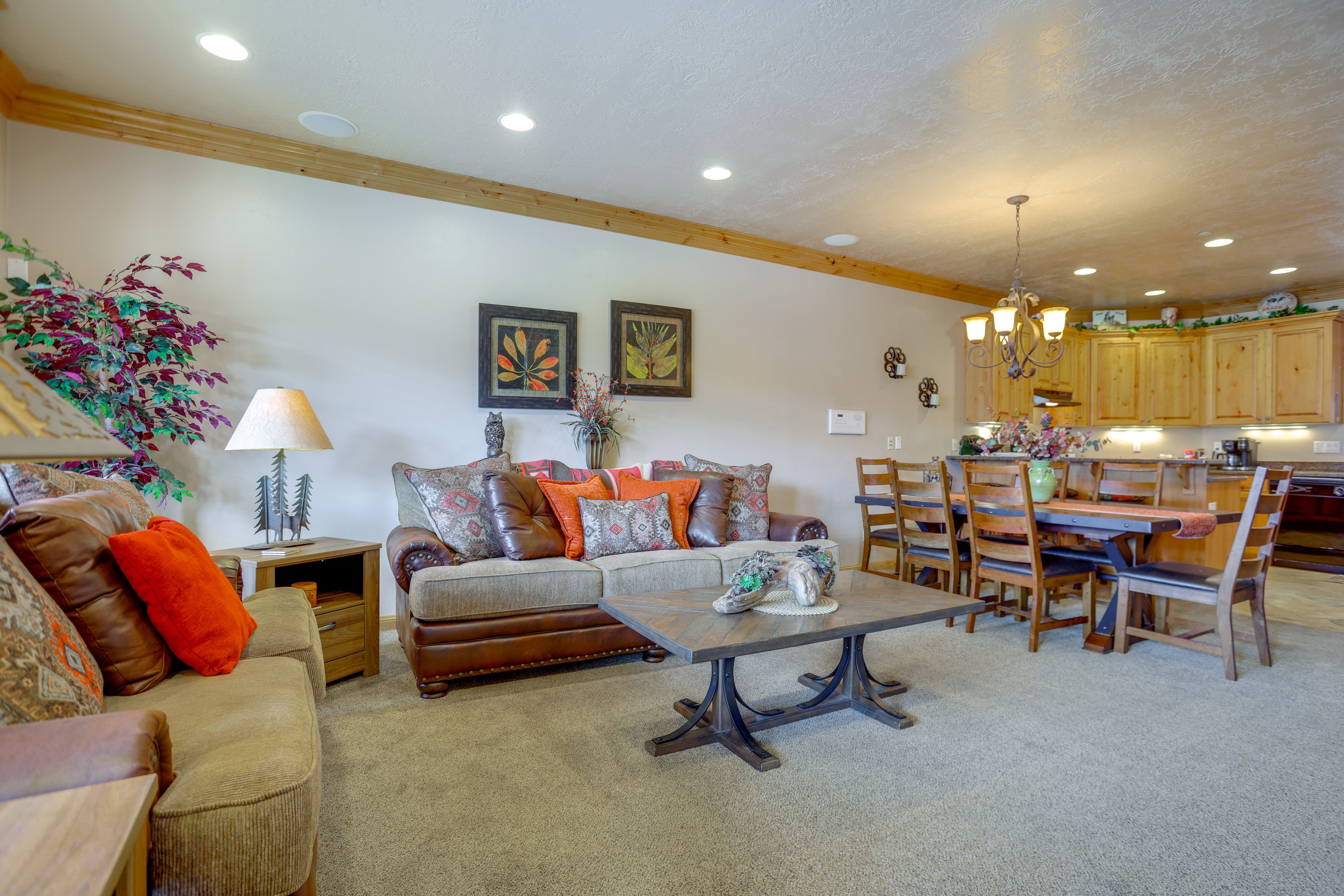 Living Area | Upper Level | Smart TV | Gas Fireplace | Free WiFi | Central A/C