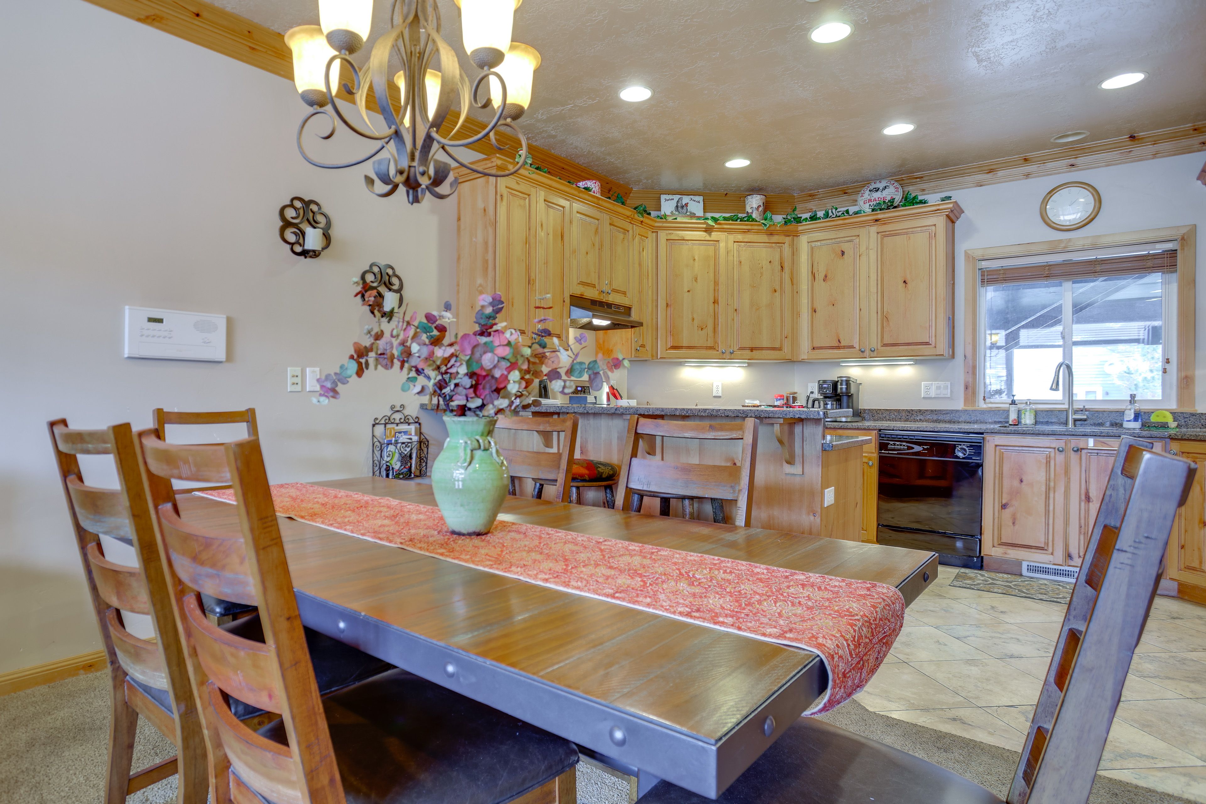 Dining Area | Dishware Provided