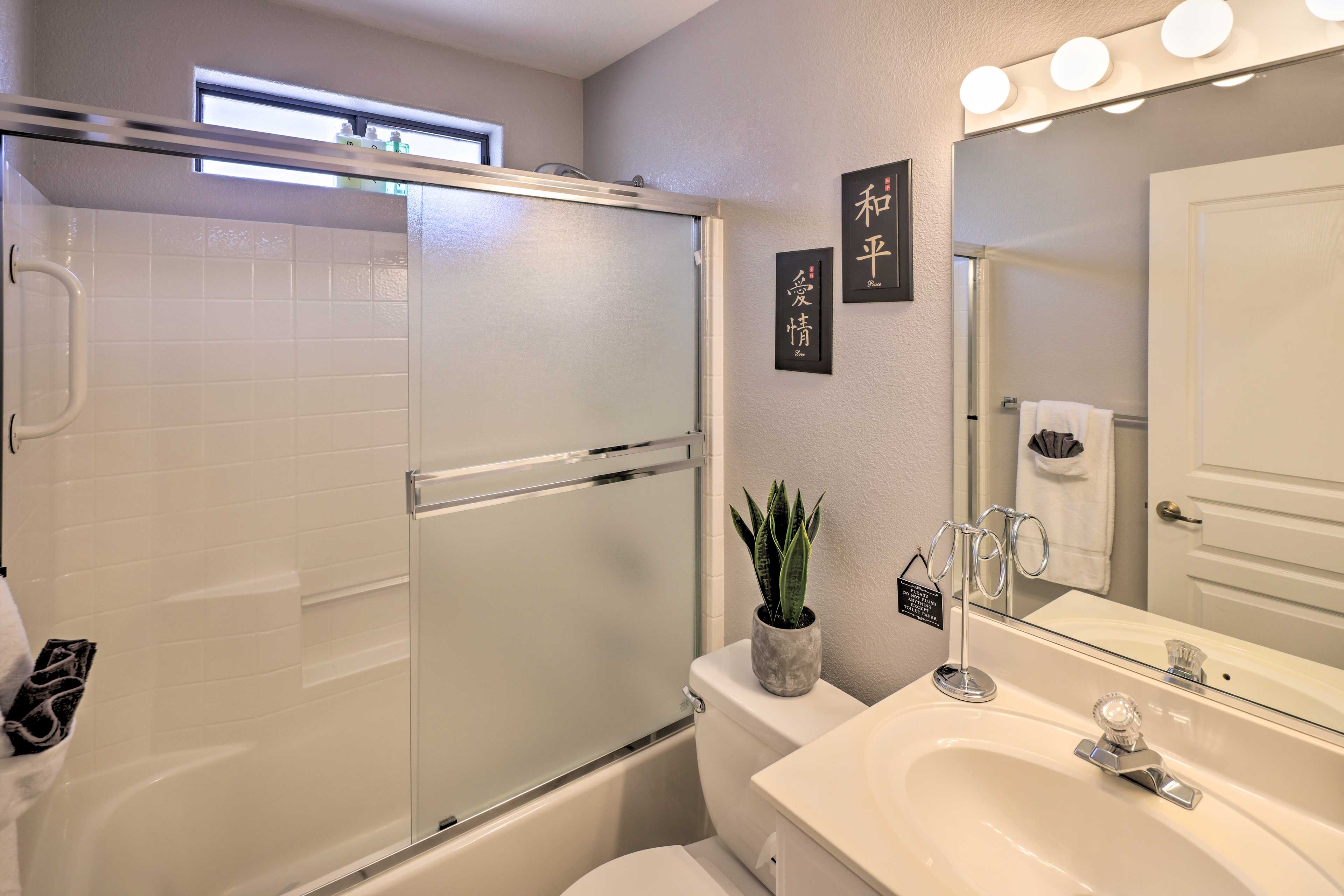 Full Bath | Complimentary Toiletries