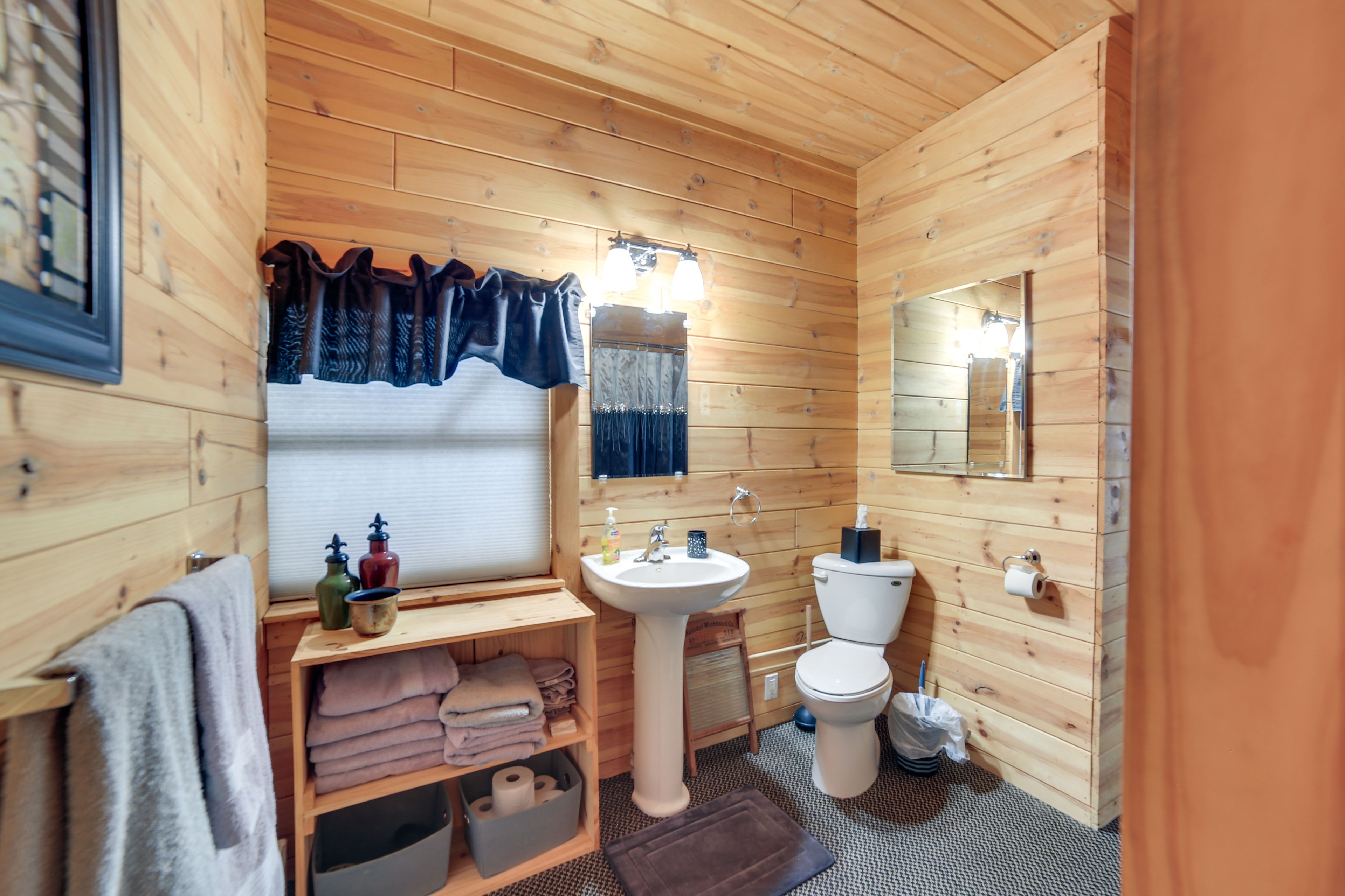 Full Bathroom | Complimentary Toiletries
