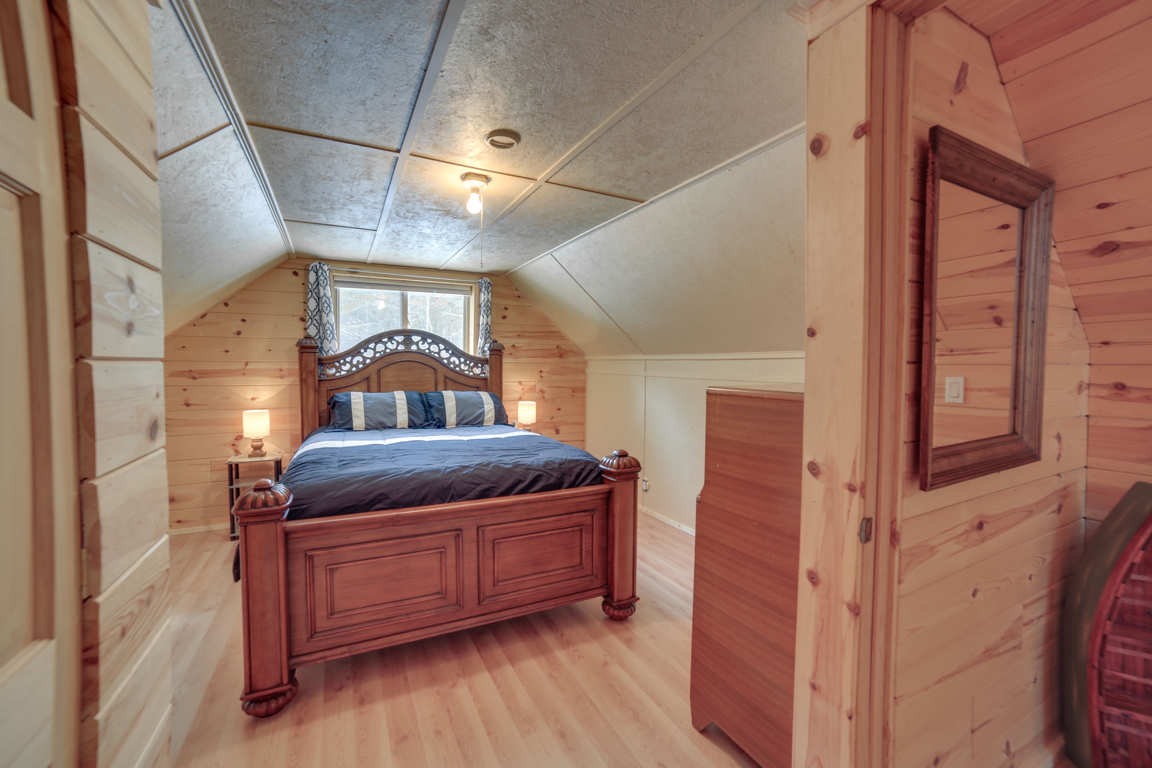 Bedroom 2 | Queen Bed | 2nd Floor
