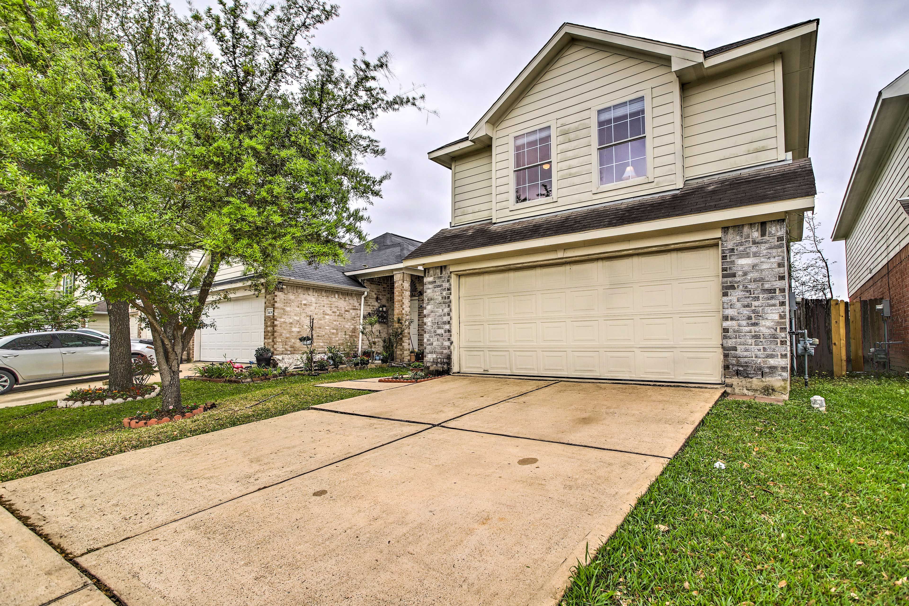 Houston Vacation Rental | 3BR | 2.5BA | Step-Free Entry | Bedrooms on 2nd Floor