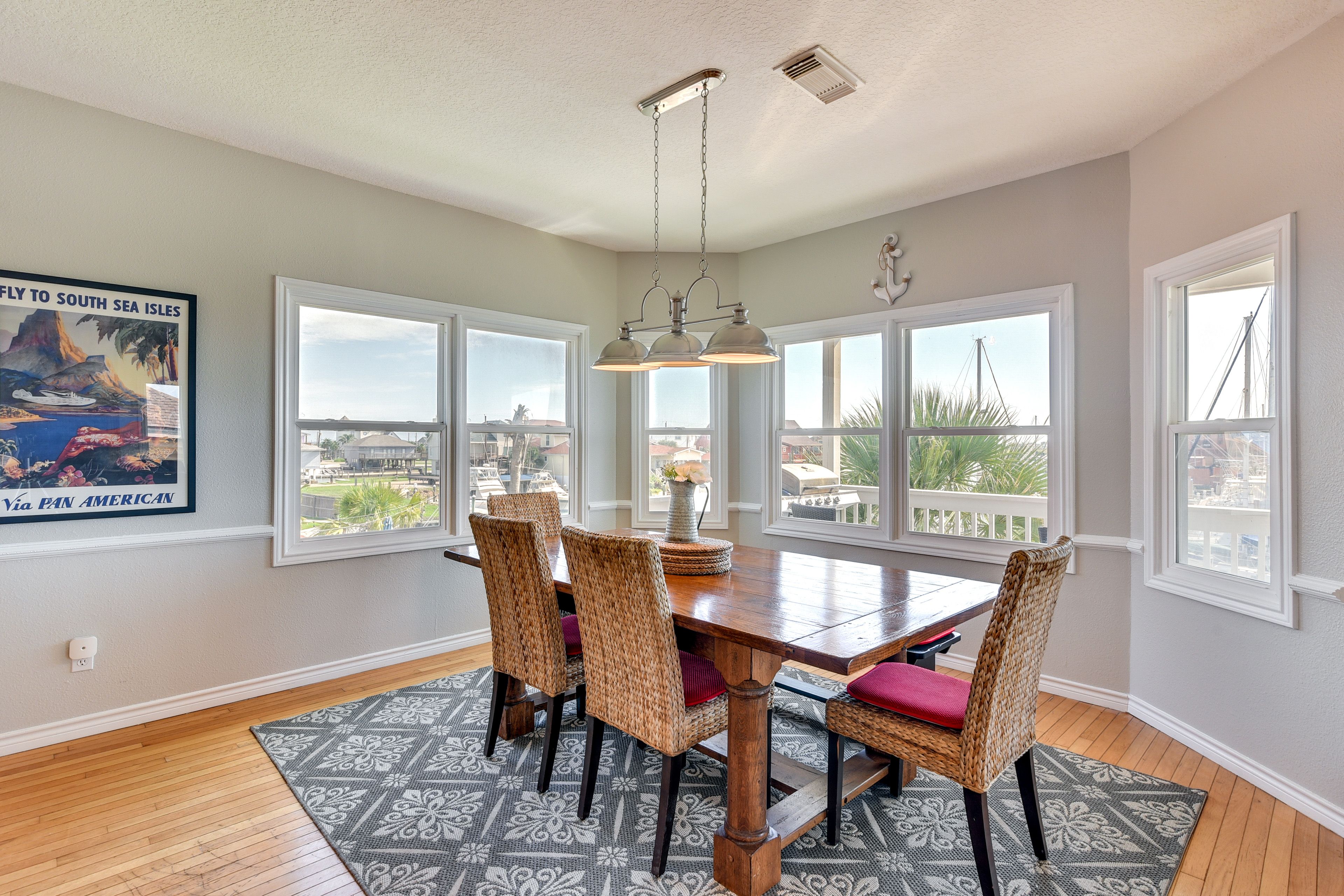 Dining Area | Dishware & Flatware Provided