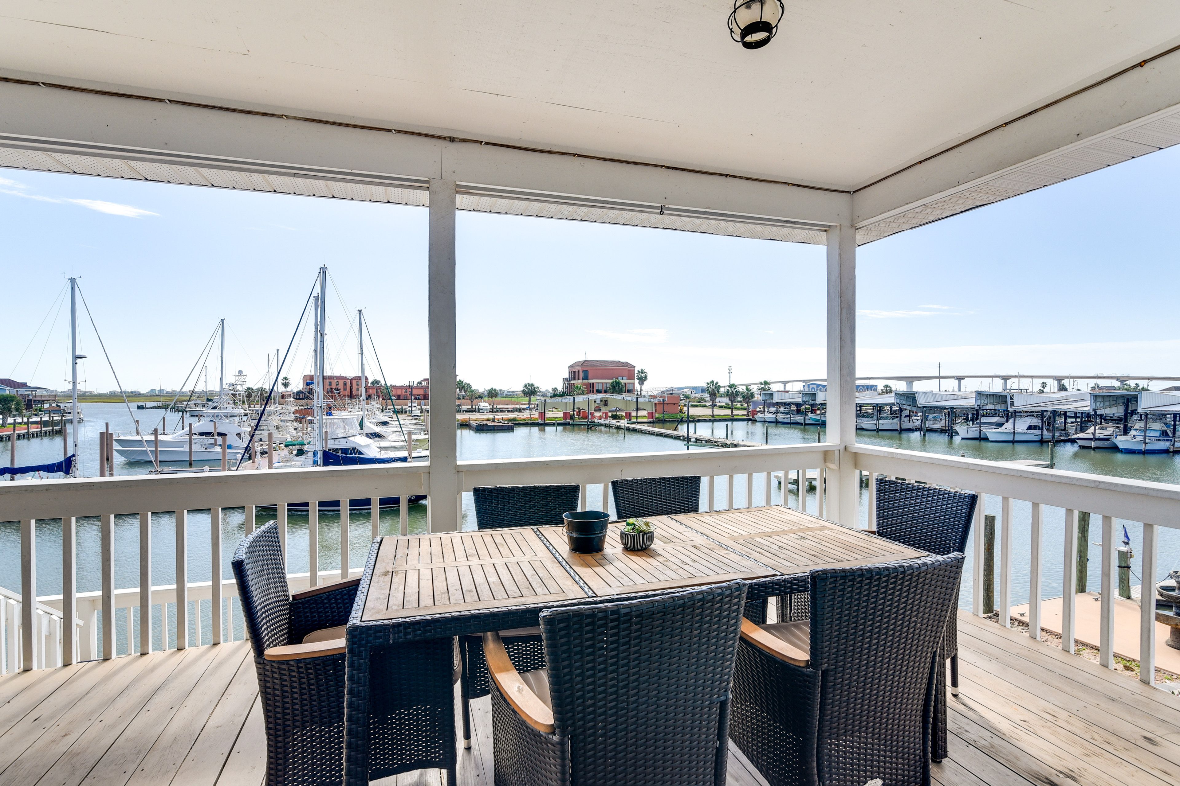 Seating & Dining