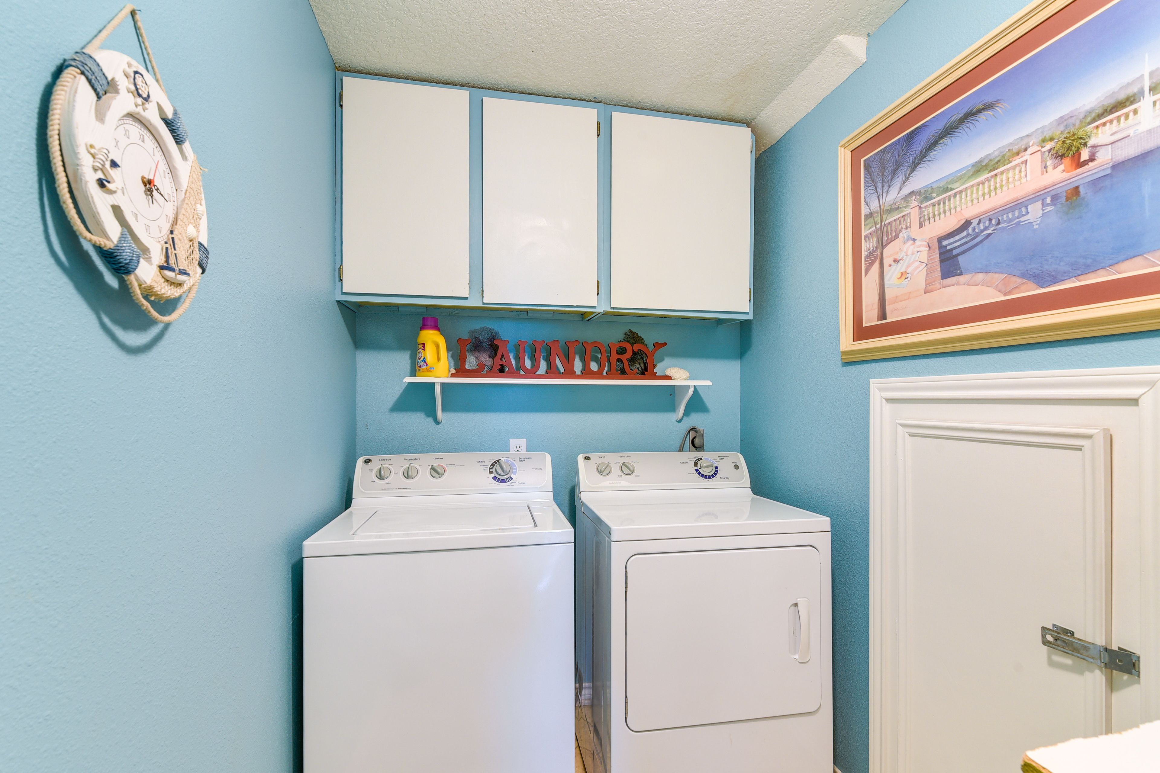 Washer & Dryer | Detergent Provided