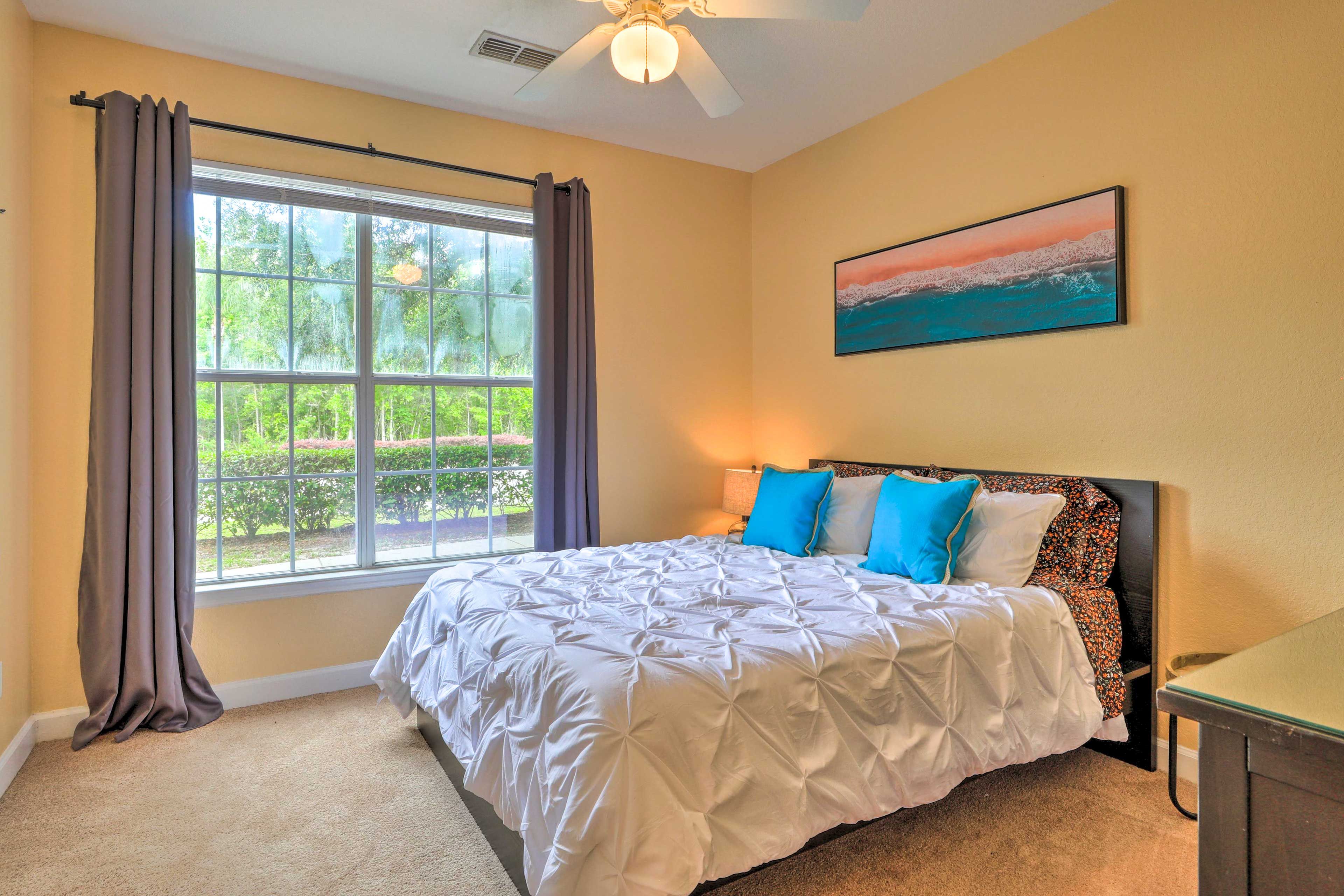 Bedroom 1 | Queen Bed