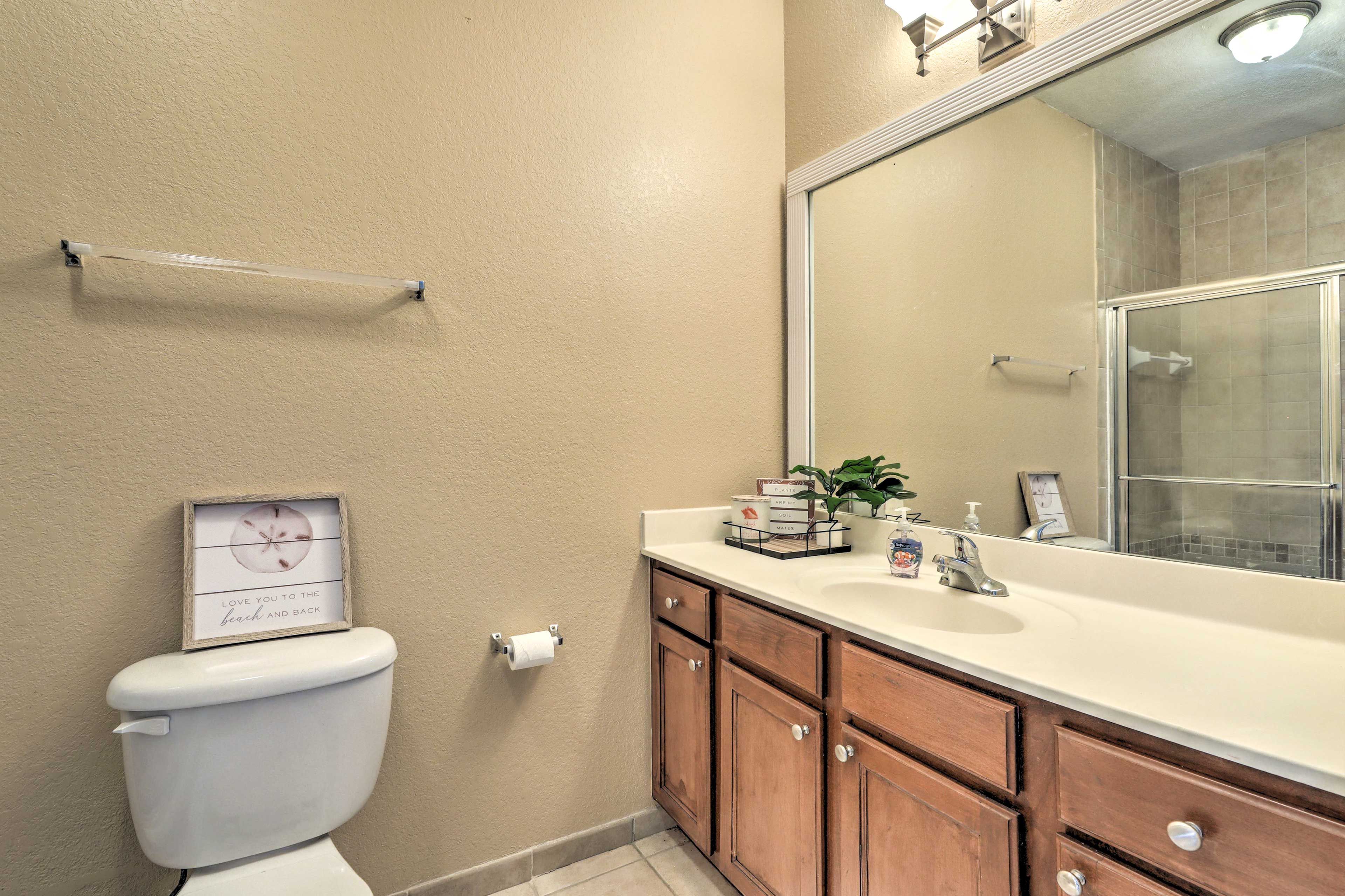 En-Suite Bathroom | Linens & Towels | Hair Dryer