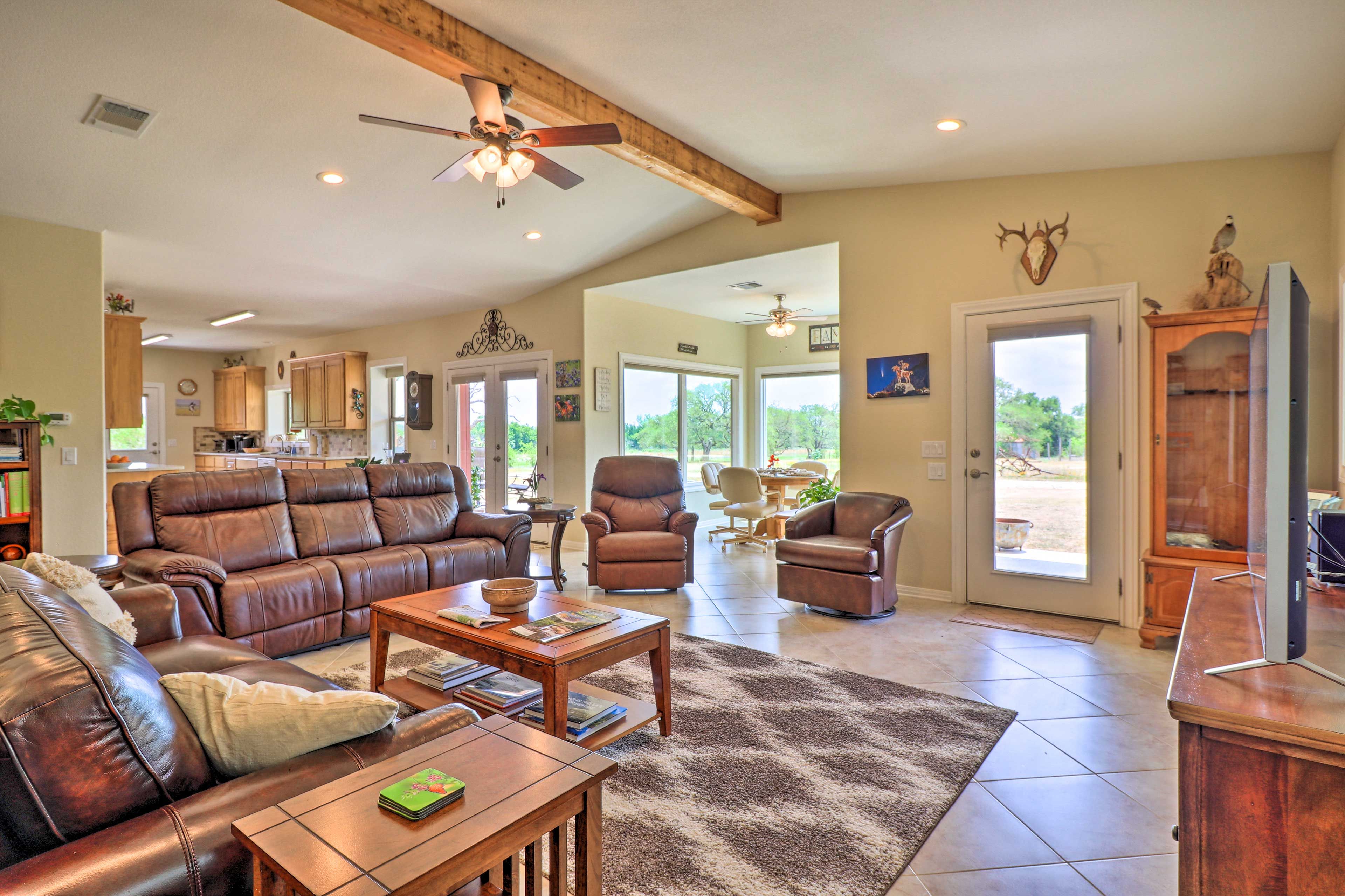 Living Room | Sleeper Sofa | Smart TV