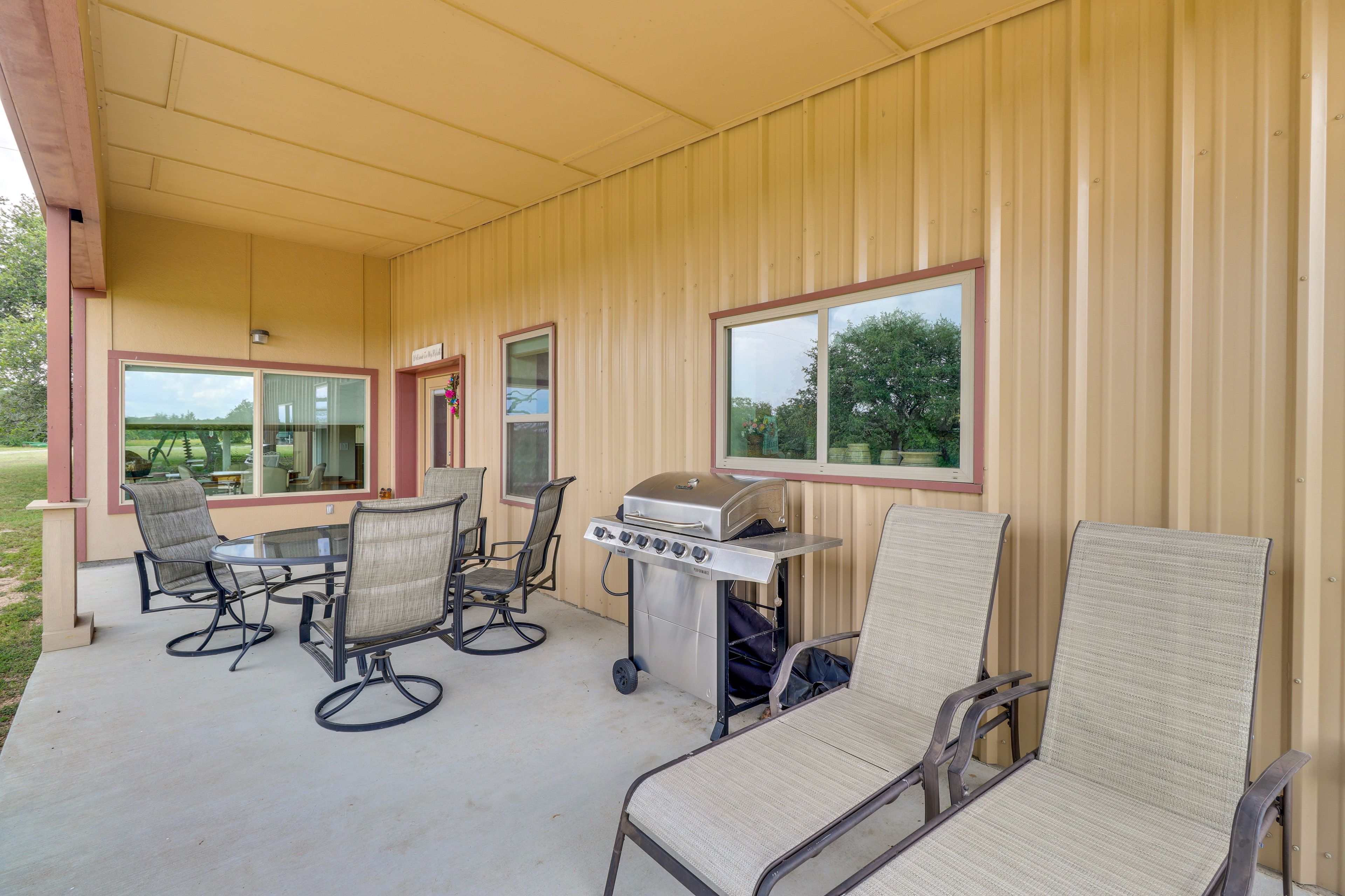 Private Patio | Gas Grill