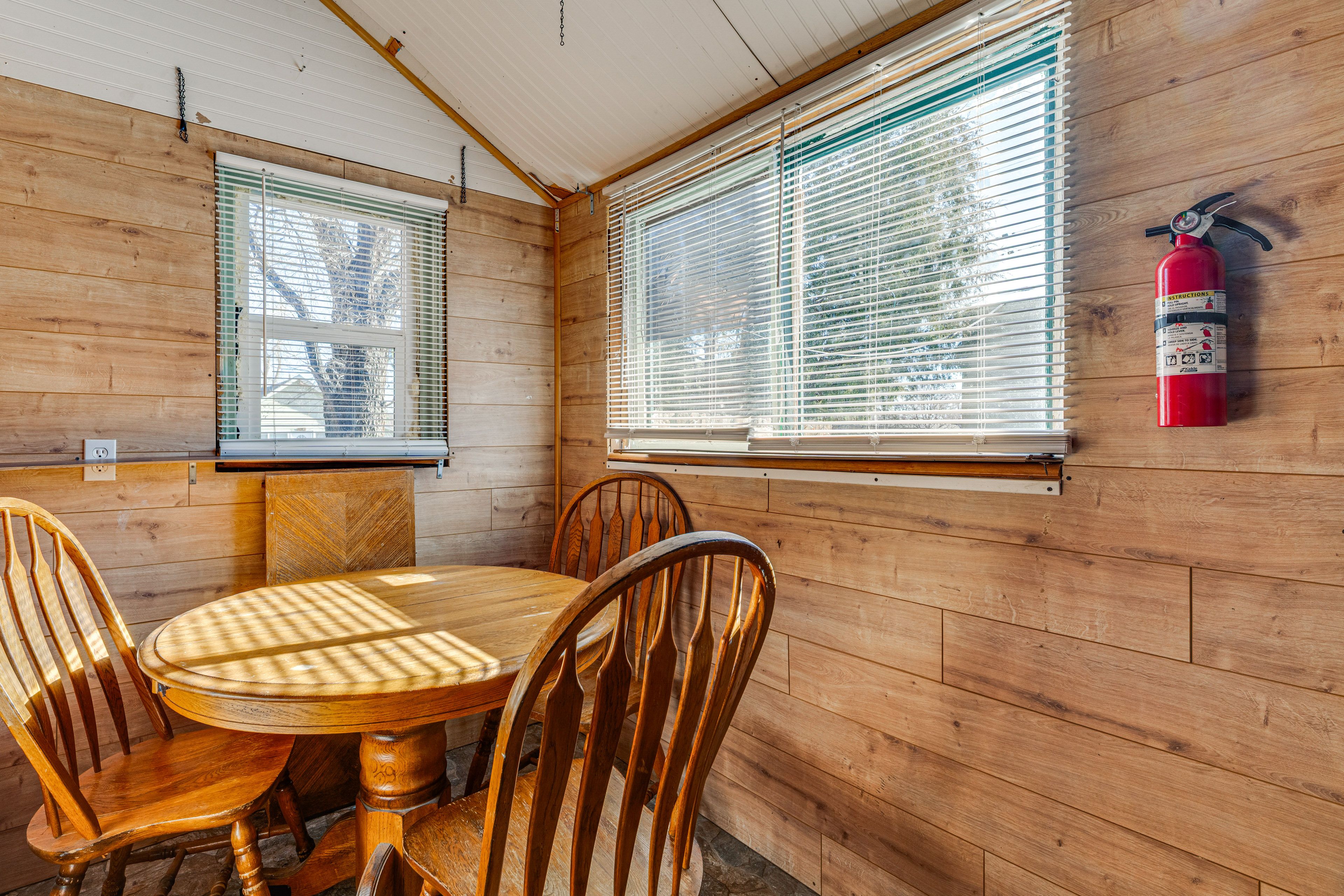 Sunroom | Dining Area | Dishware & Flatware