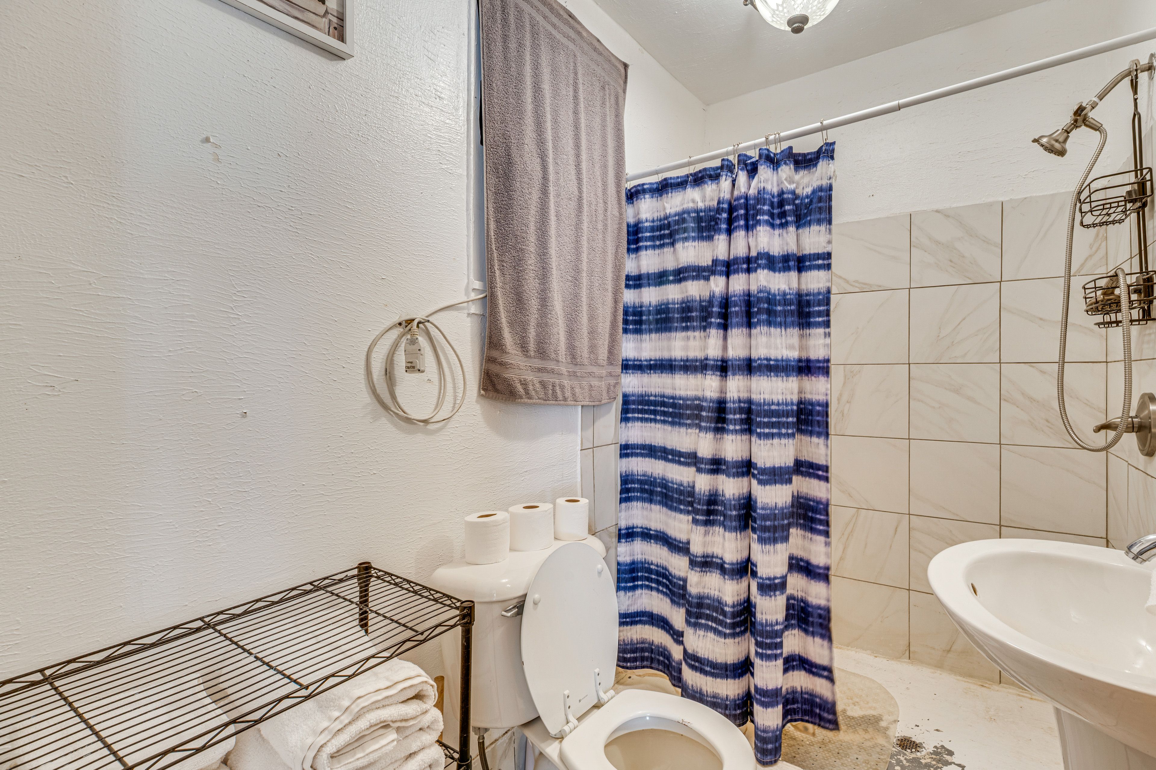 Full Bath | Towels | Hair Dryer