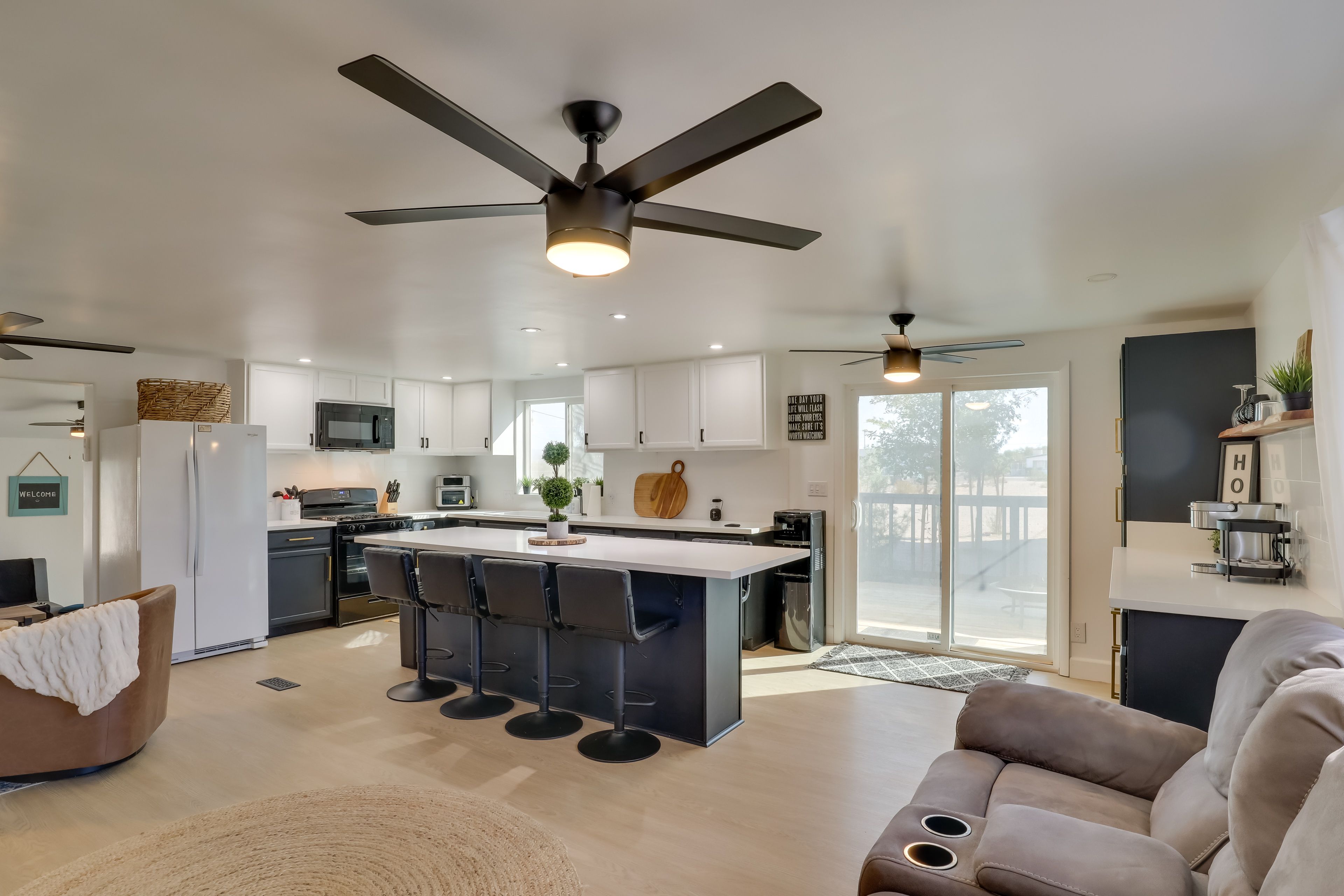Kitchen  | Keurig Coffee Maker & K-Cups