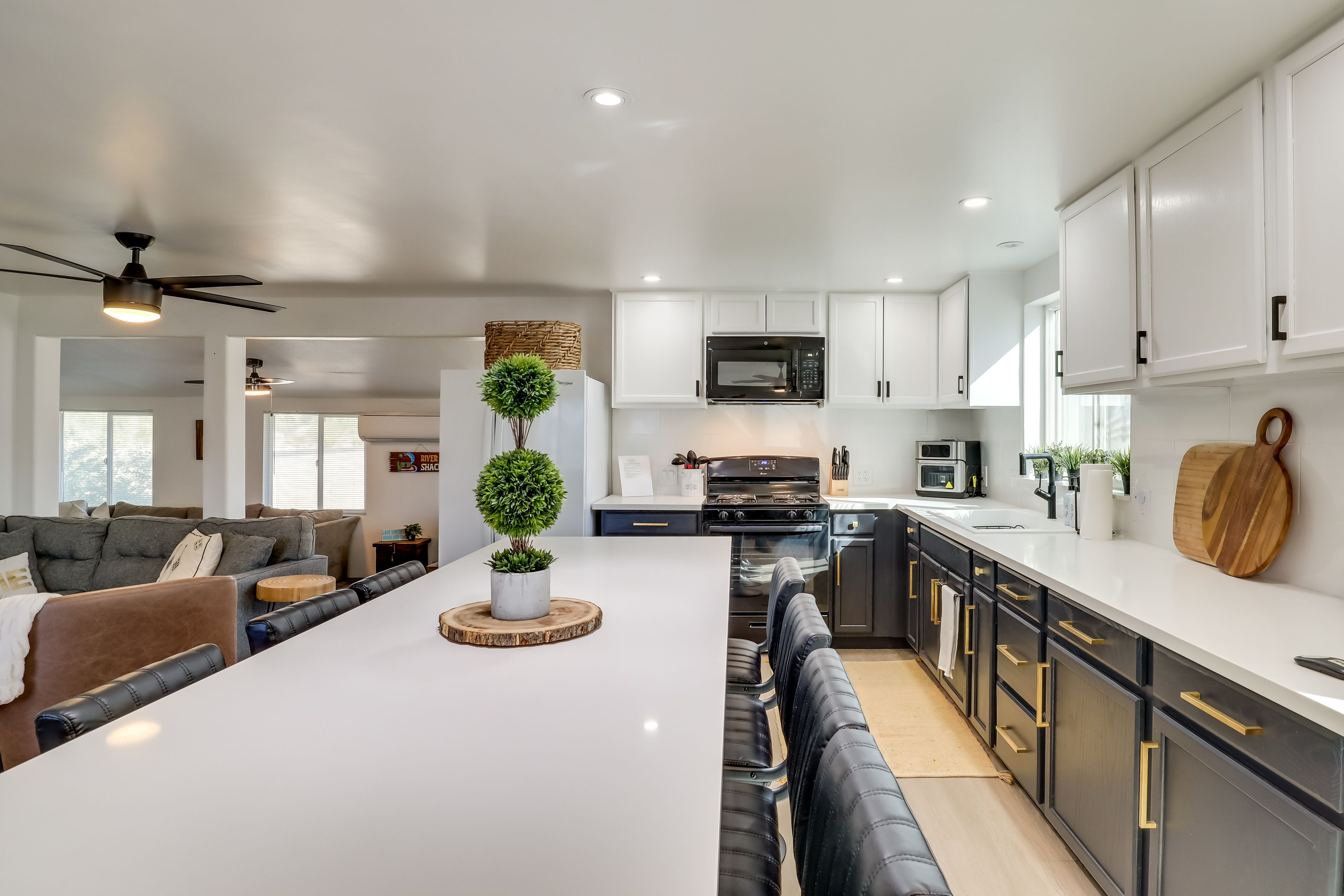 Kitchen | Dining Area