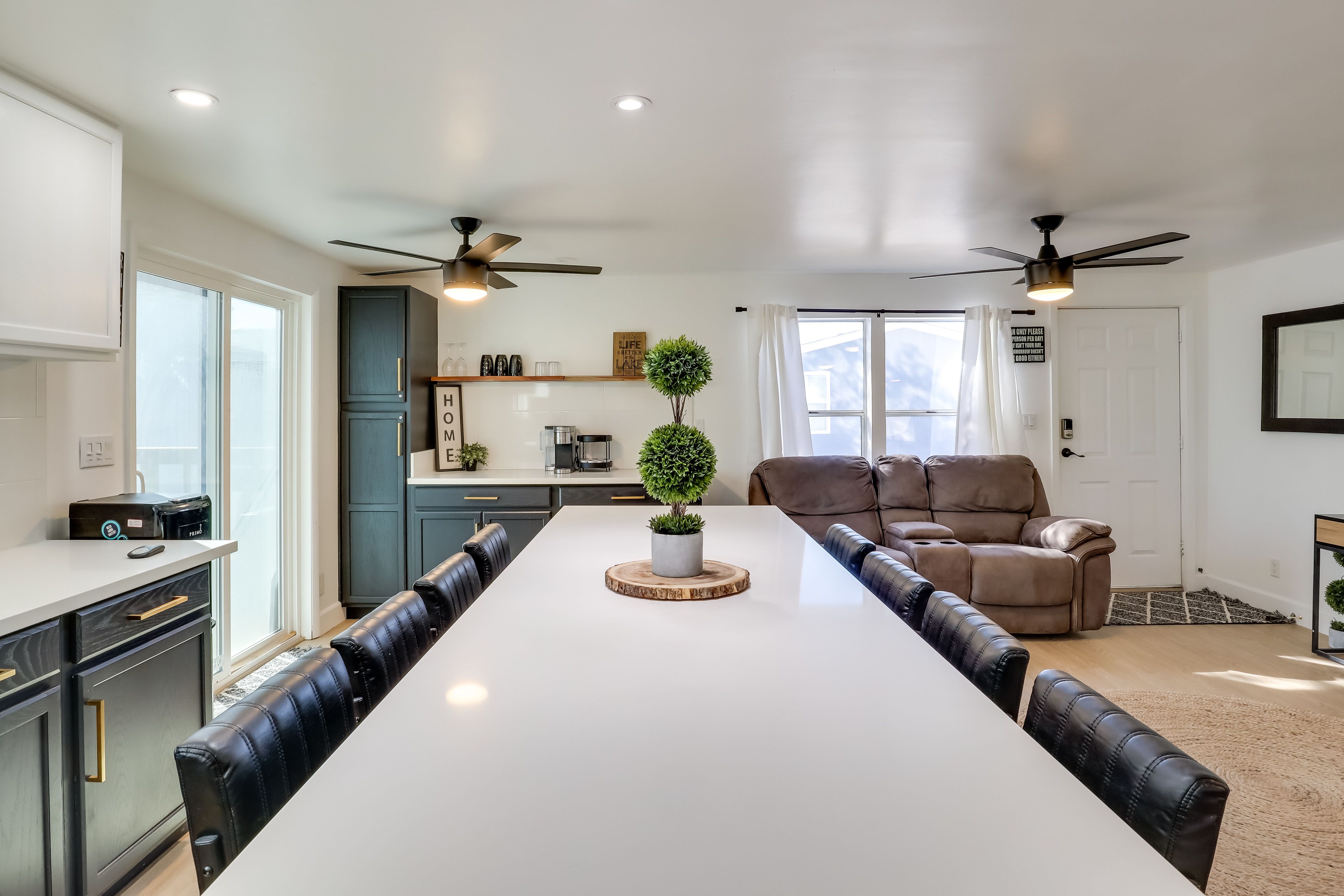 Dining Area | Dishware & Flatware Provided