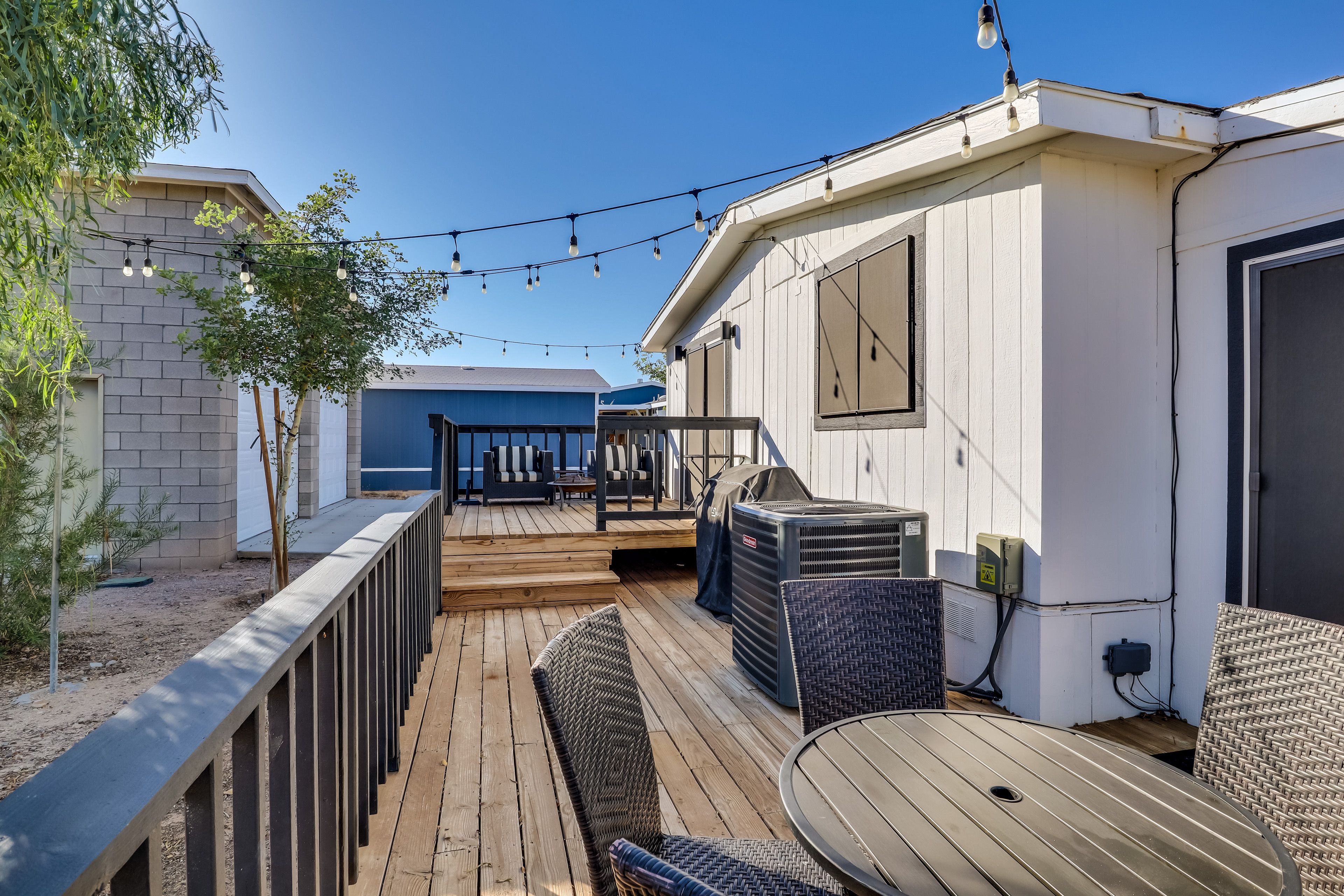 Deck | Outdoor Dining Area