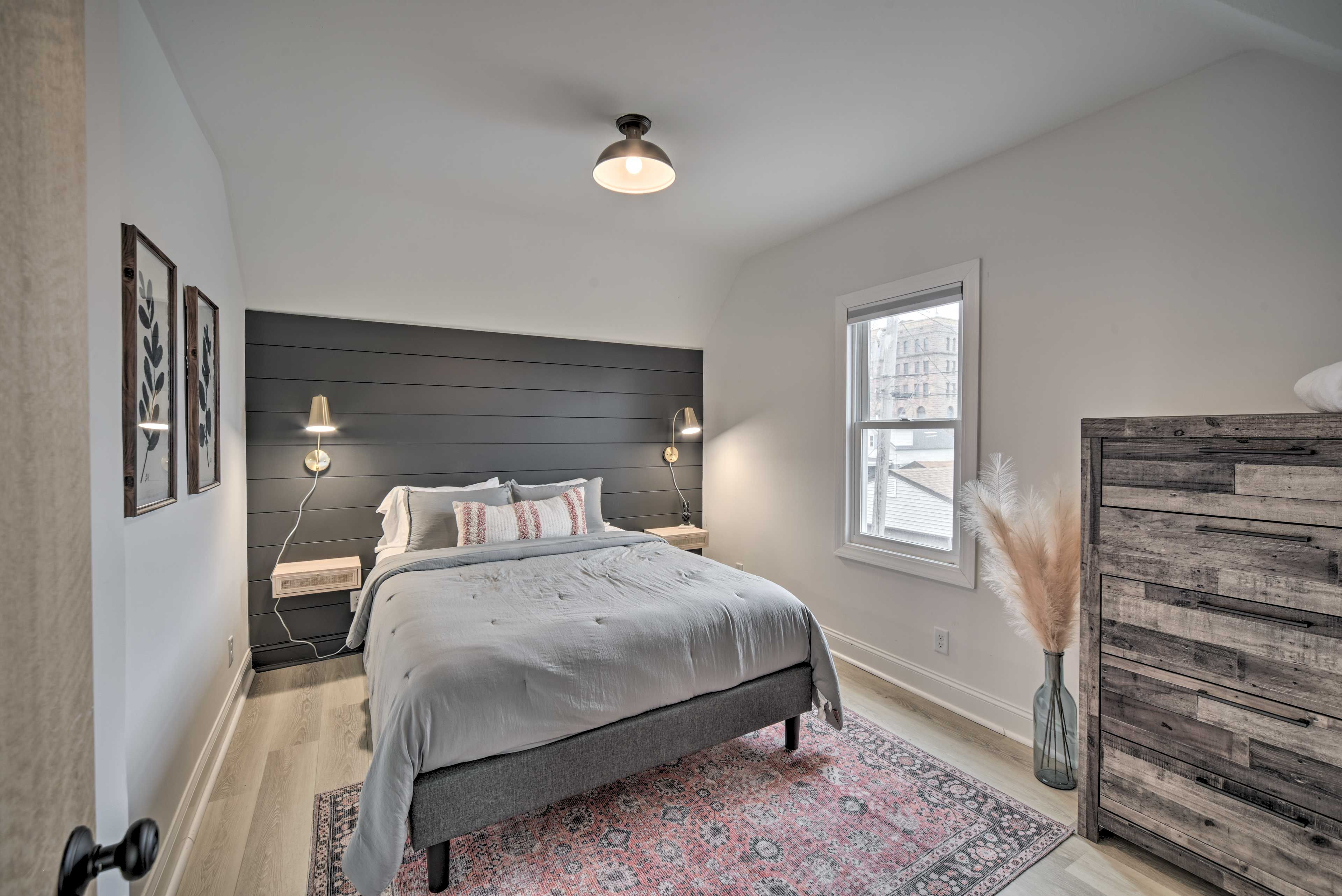 Bedroom 1 | Upper Level | Queen Bed