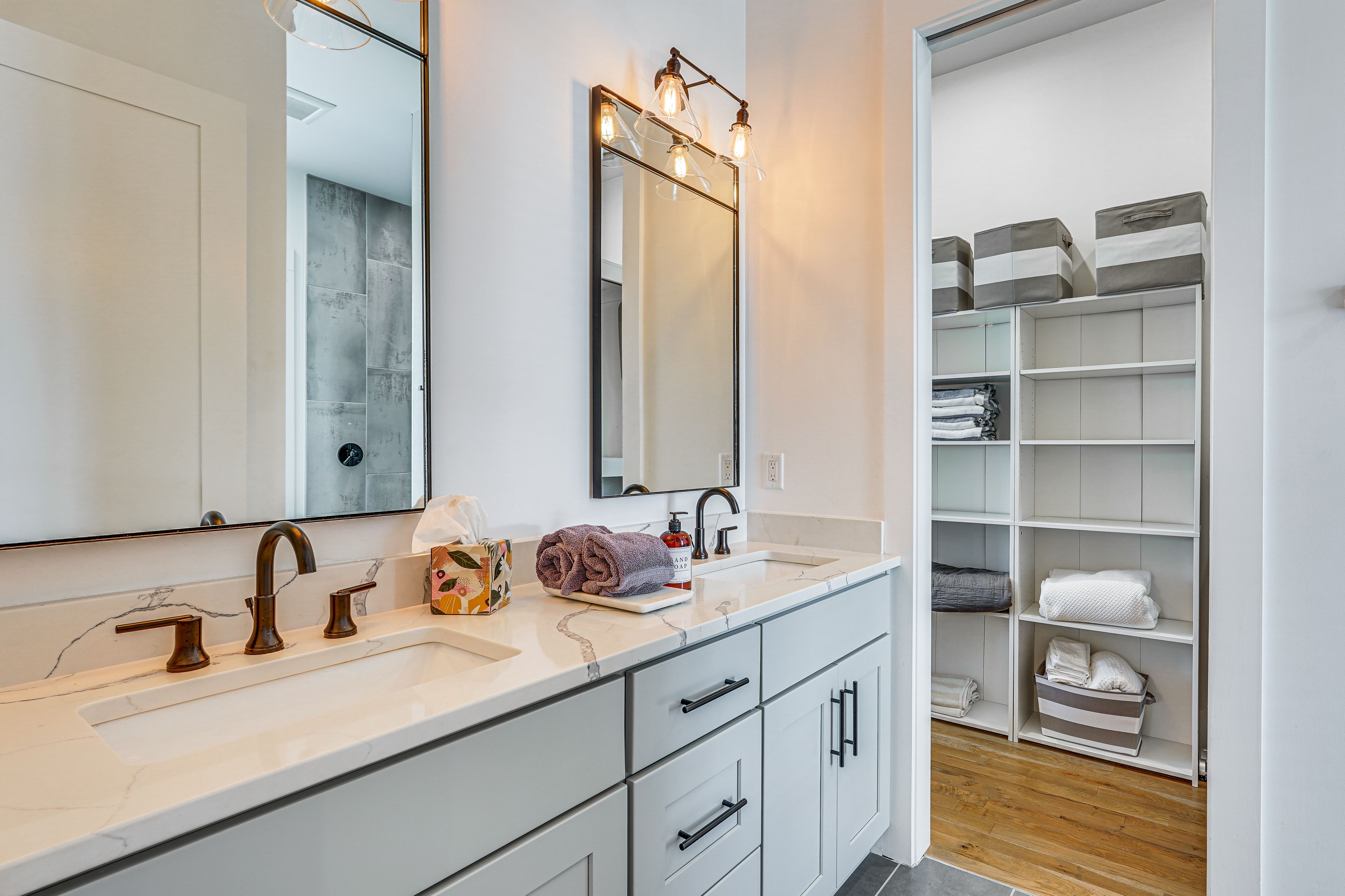 Full Bathroom | Washer/Dryer