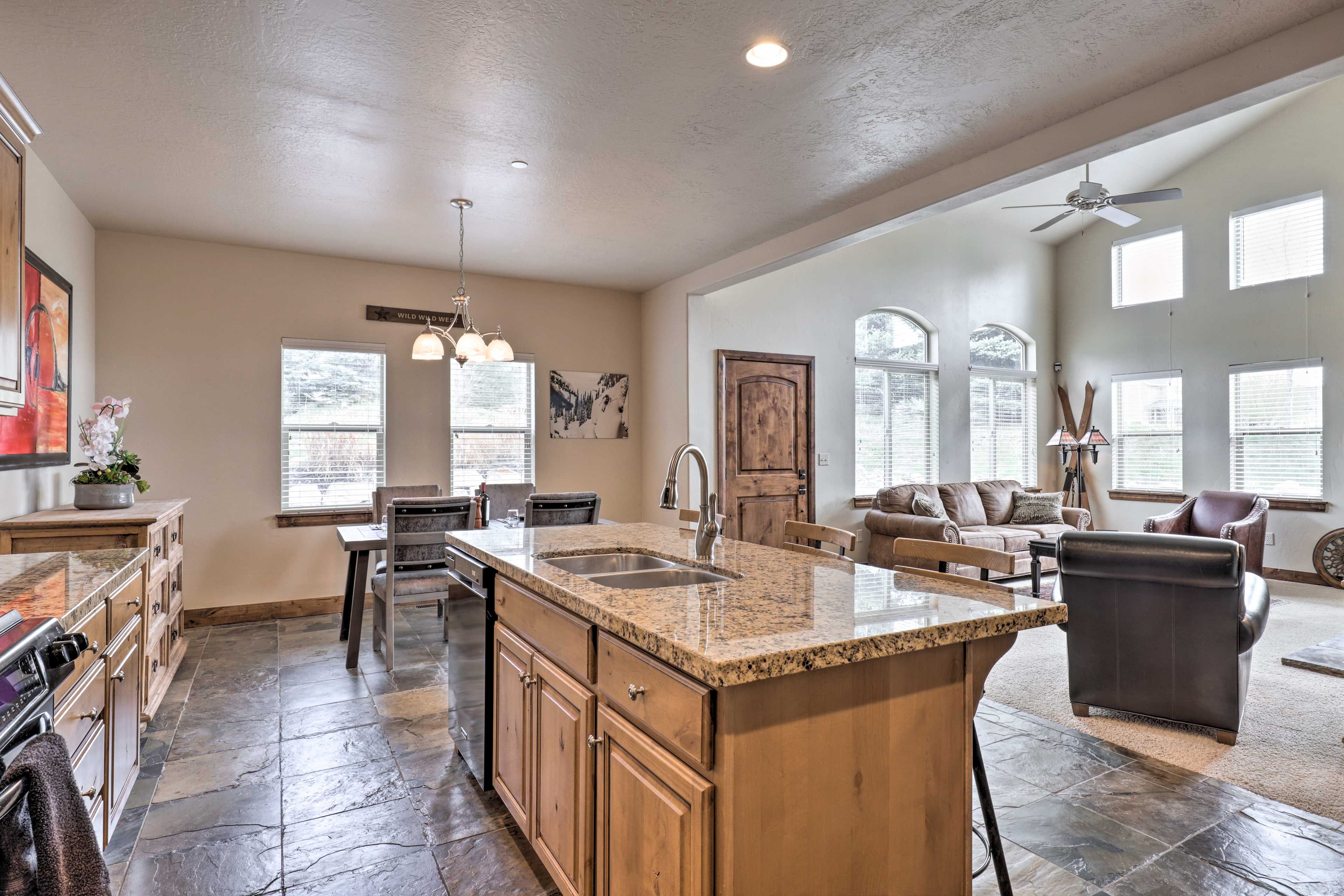 Kitchen | Dining Area