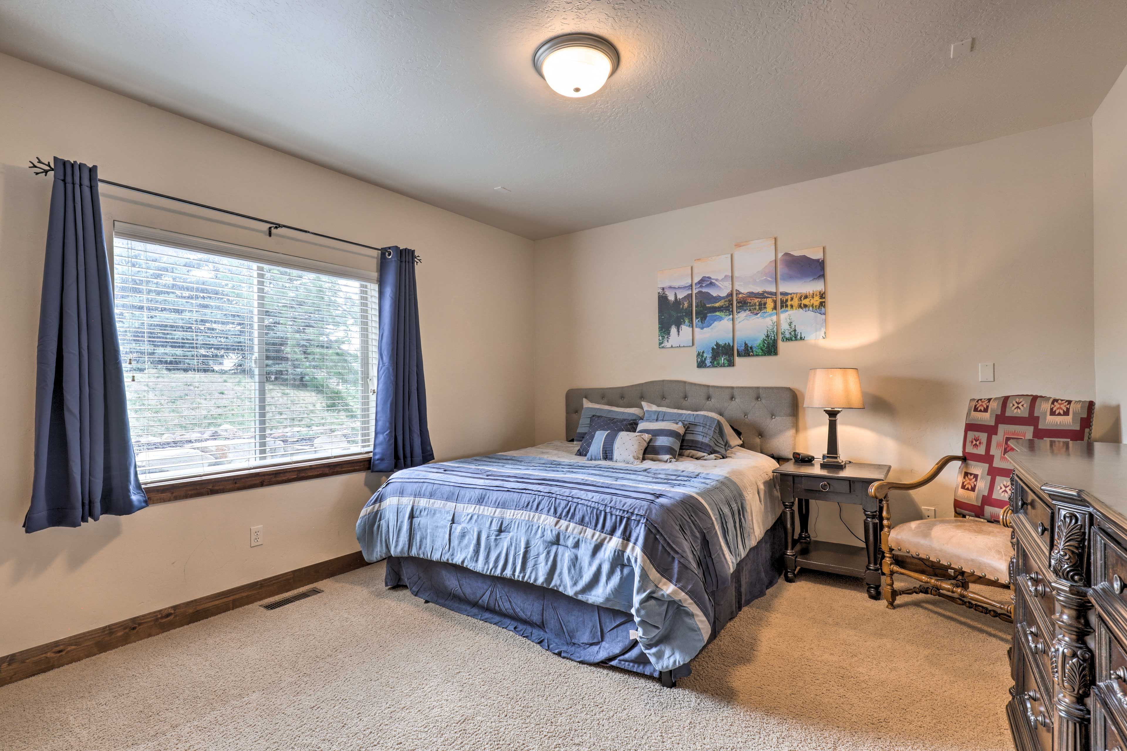 Bedroom 1 | King Bed | 1st Floor