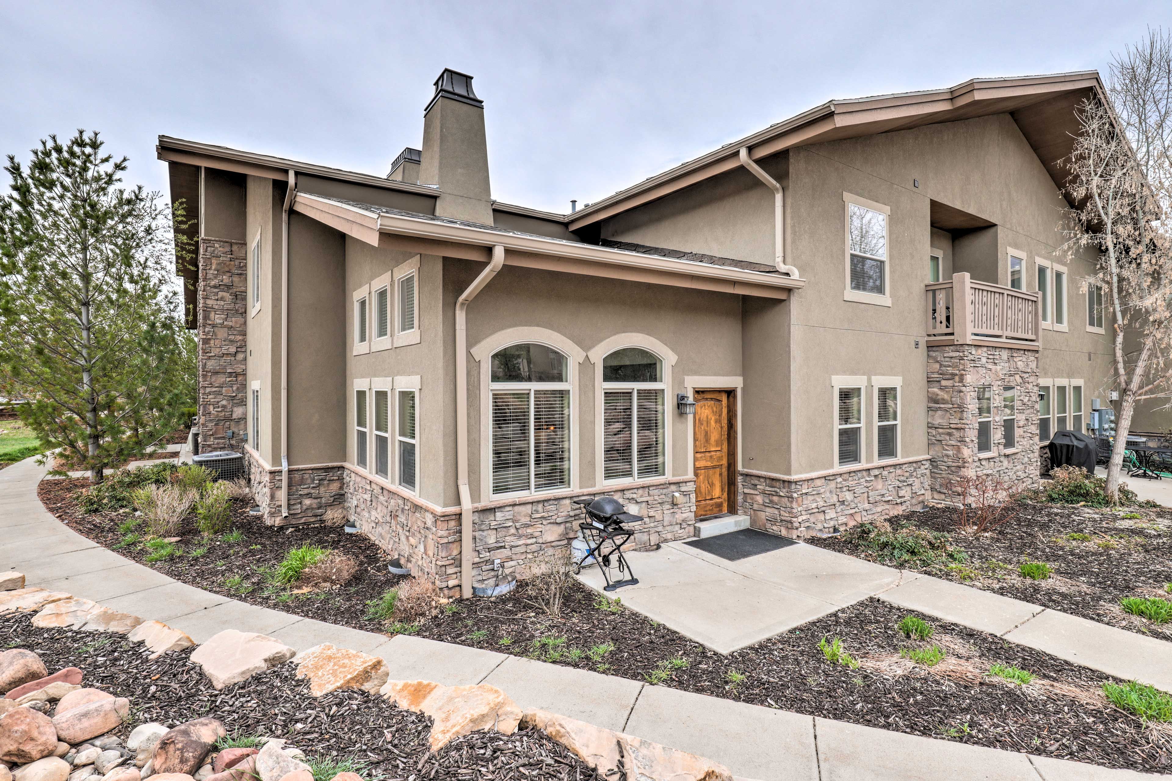 Townhome Exterior | Gas Grill