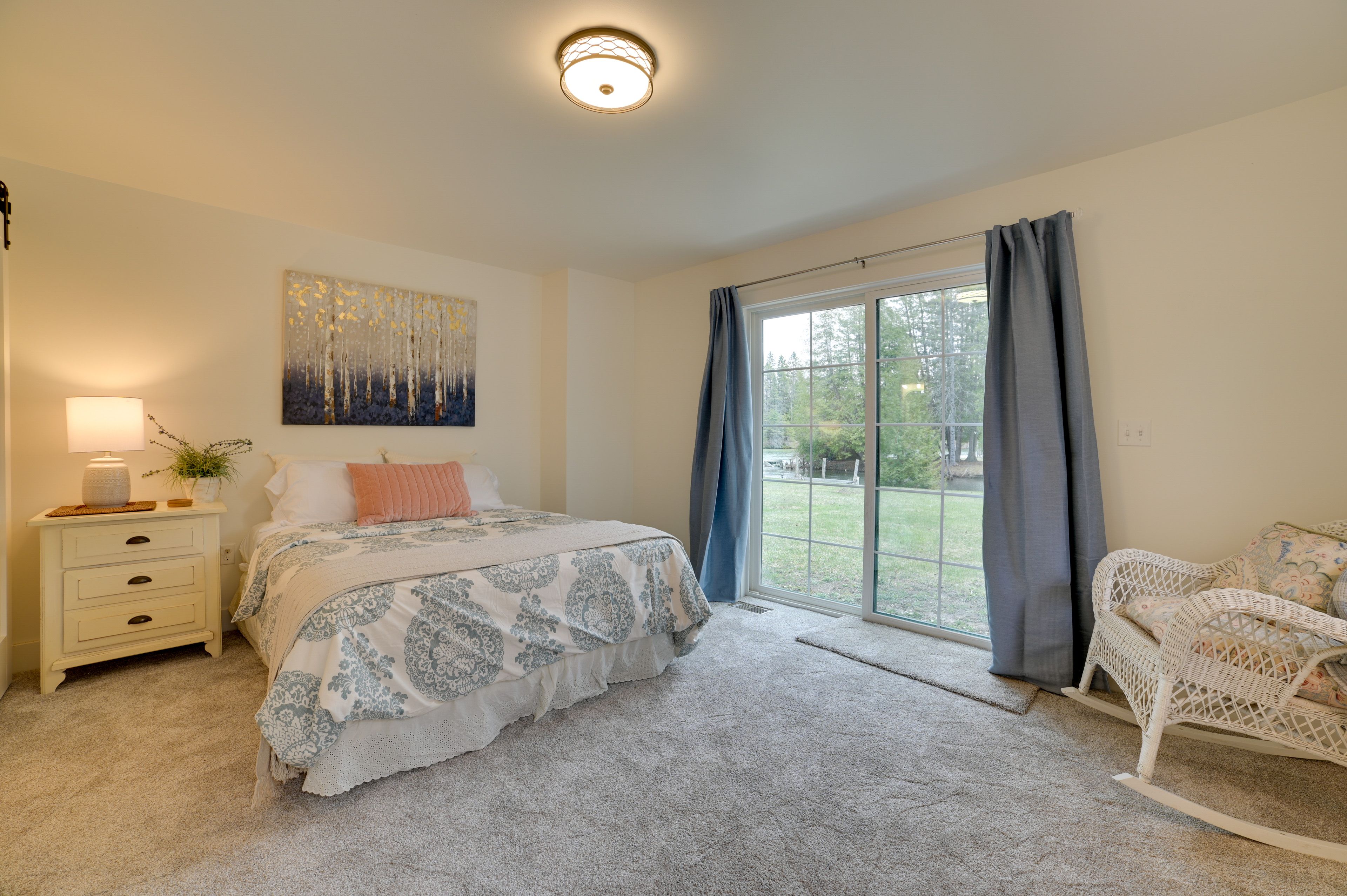 Bedroom 1 | 1st Floor | Queen Bed