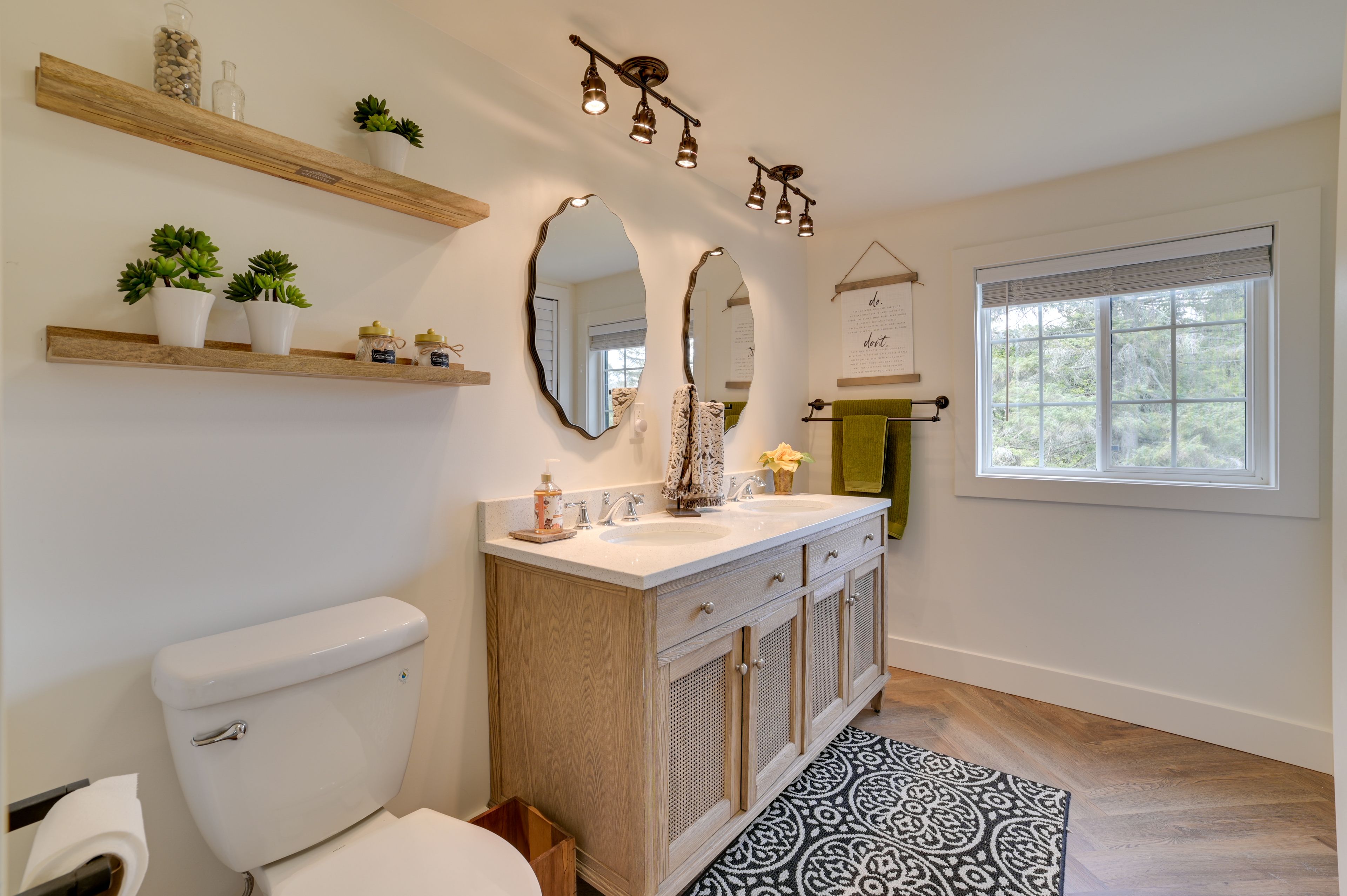 Full Bathroom | 2nd Floor | Hair Dryer