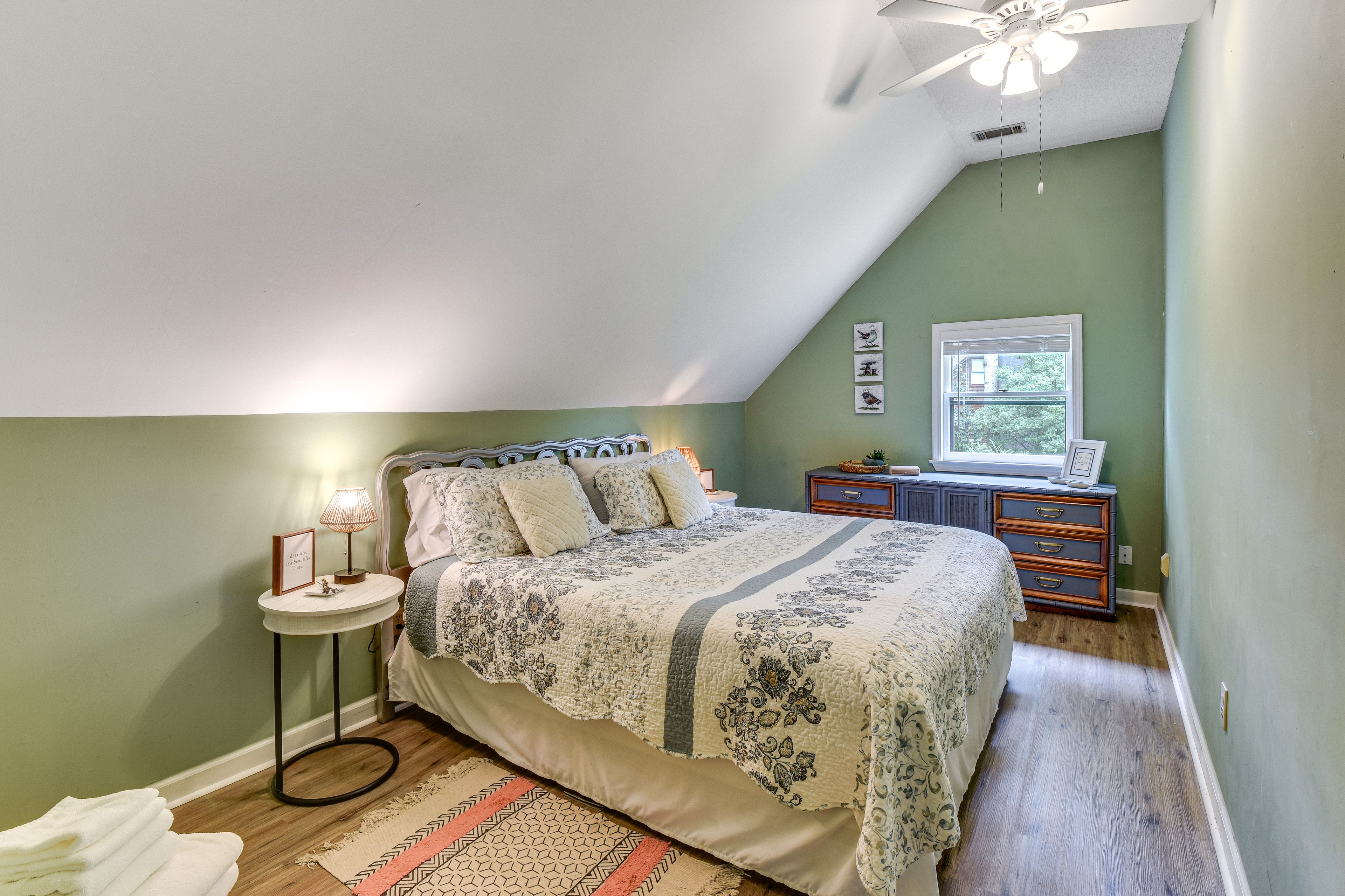 Bedroom 2 | King Bed | 2nd Floor