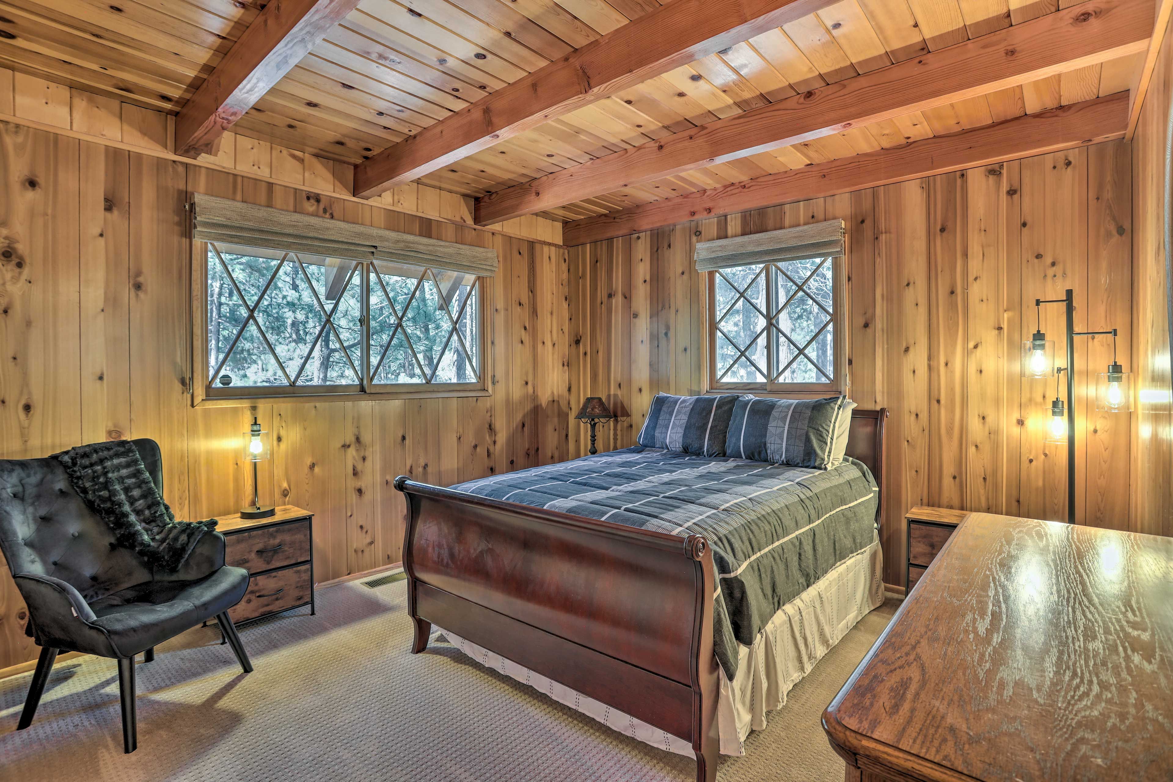 Bedroom 2 | Queen Bed