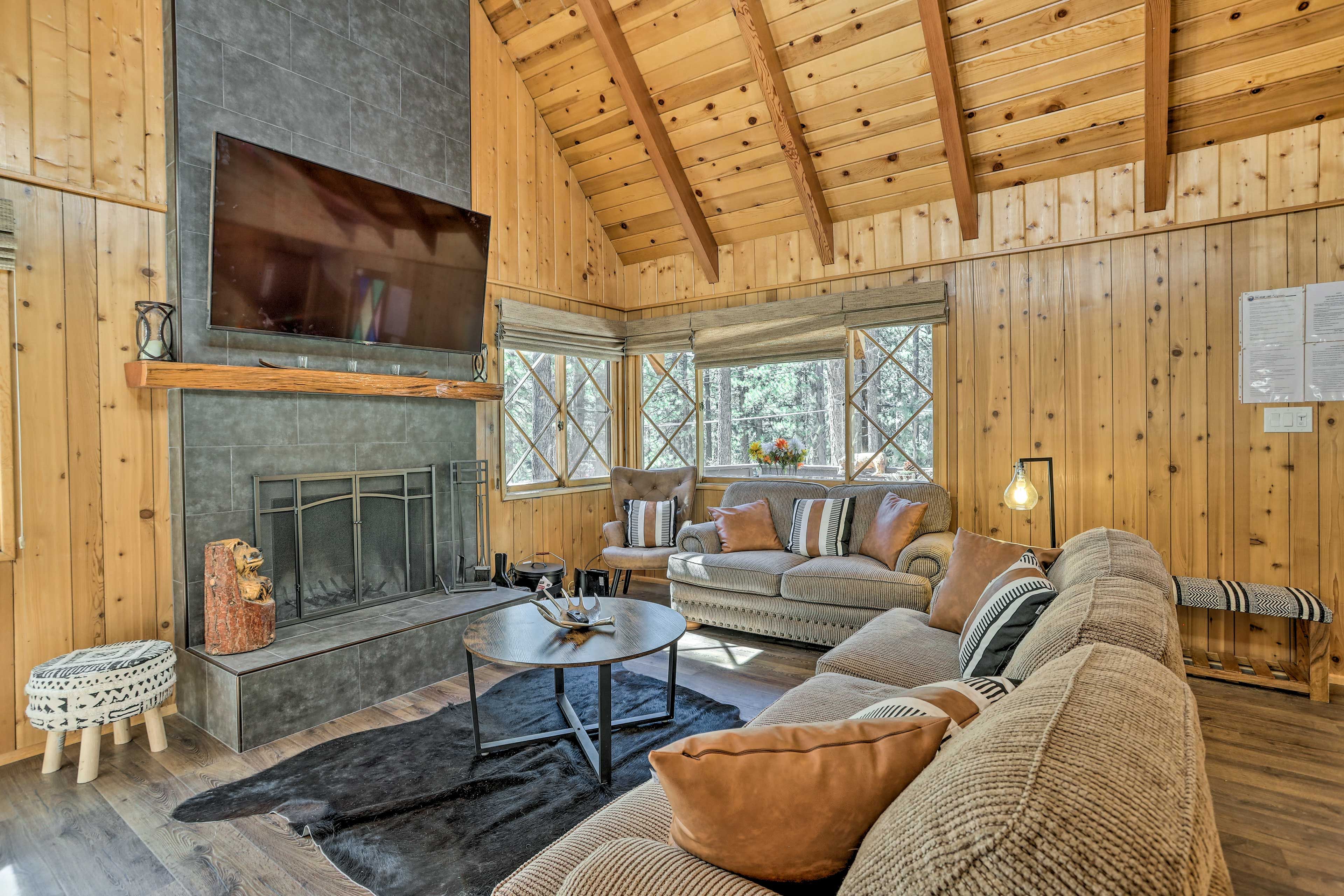 Living Room | Smart TV | Wood-Burning Fireplace