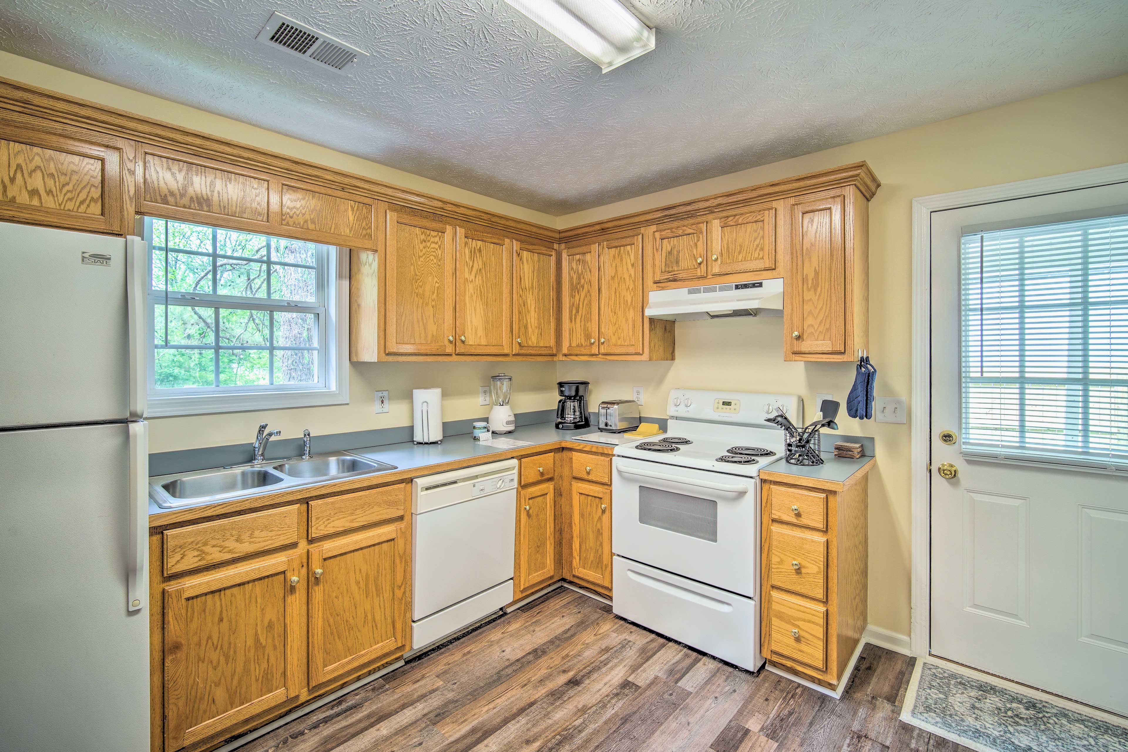 Dining Area | Fully Equipped Kitchen