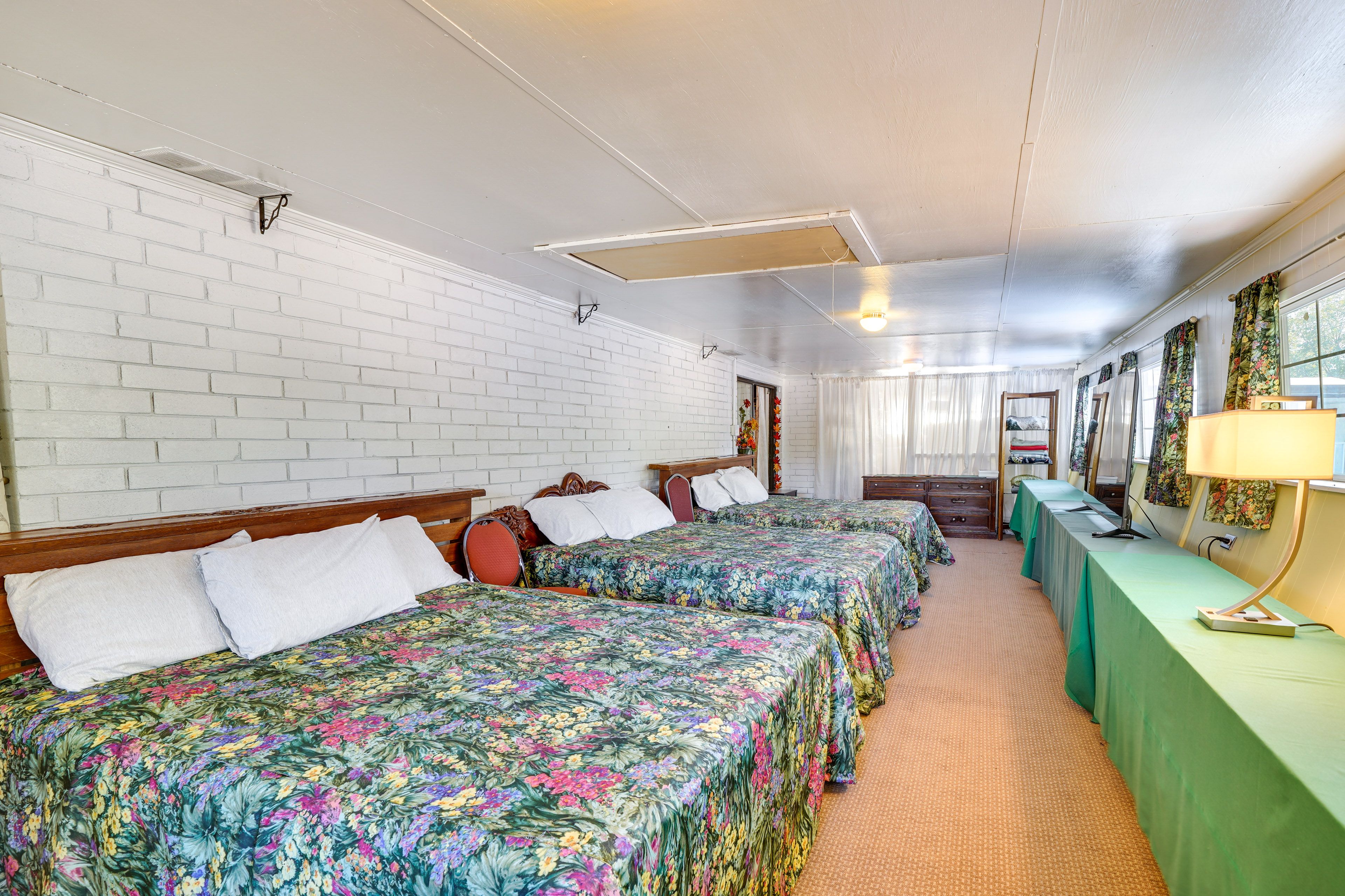 Bedroom 3 | 2nd Floor | 3 Queen Beds | Twin Bed | Smart TV