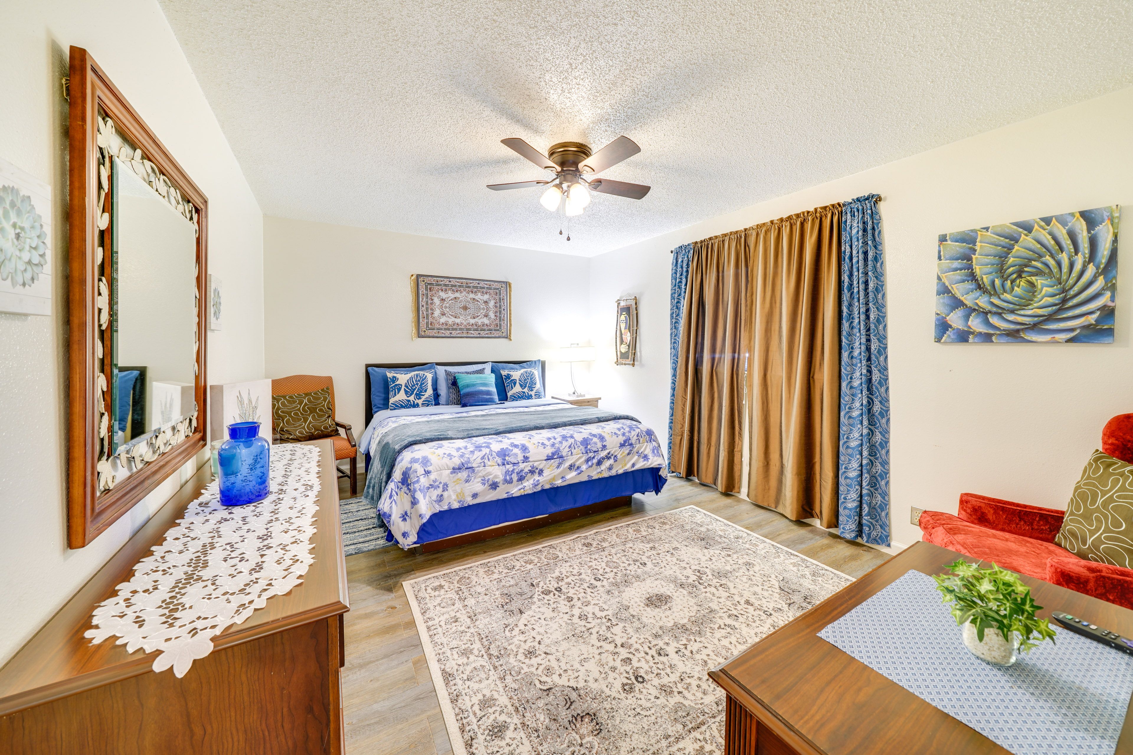 Bedroom 2 | 2nd Floor | King Bed | Smart TV