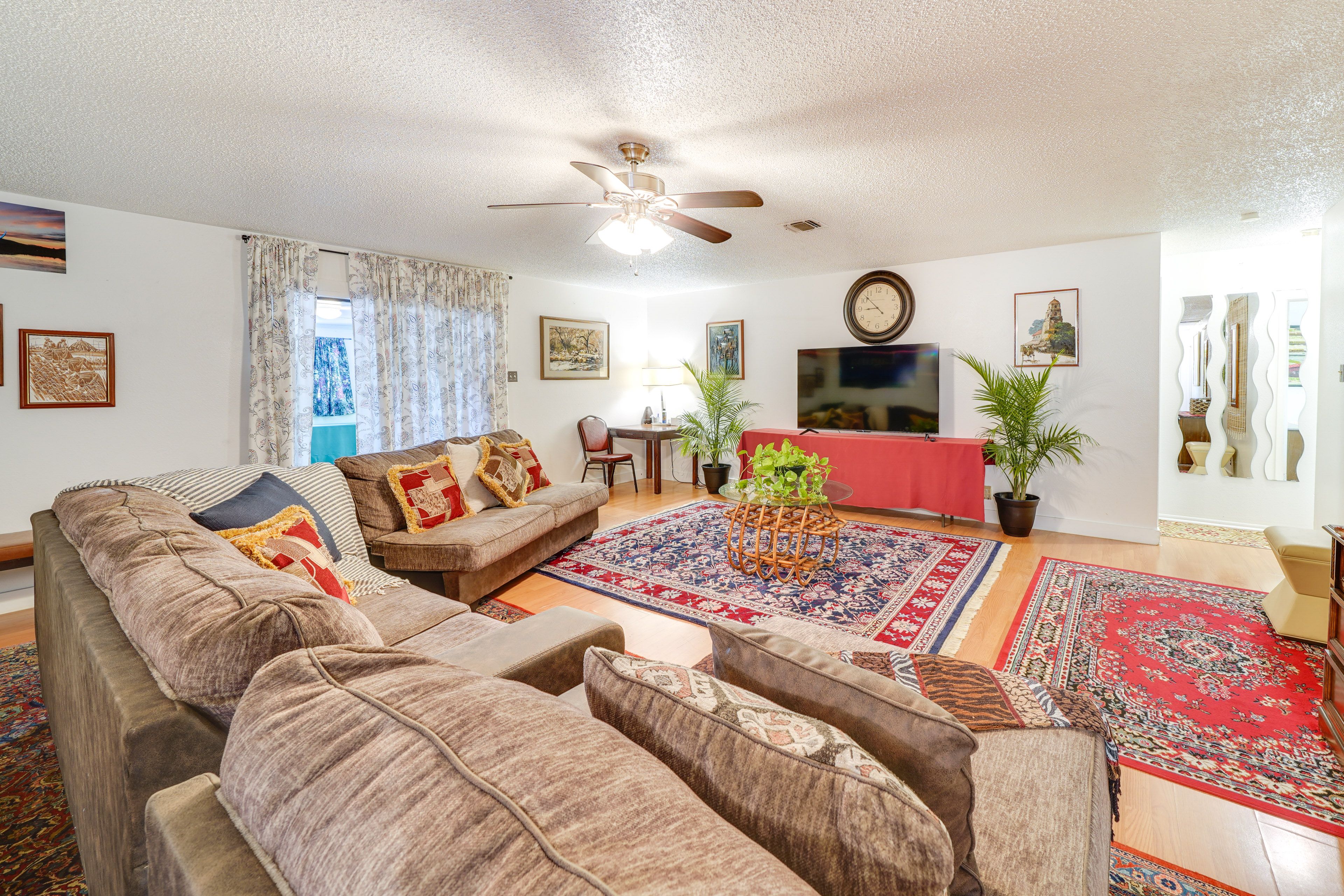 Living Room | 2nd Floor | Smart TV