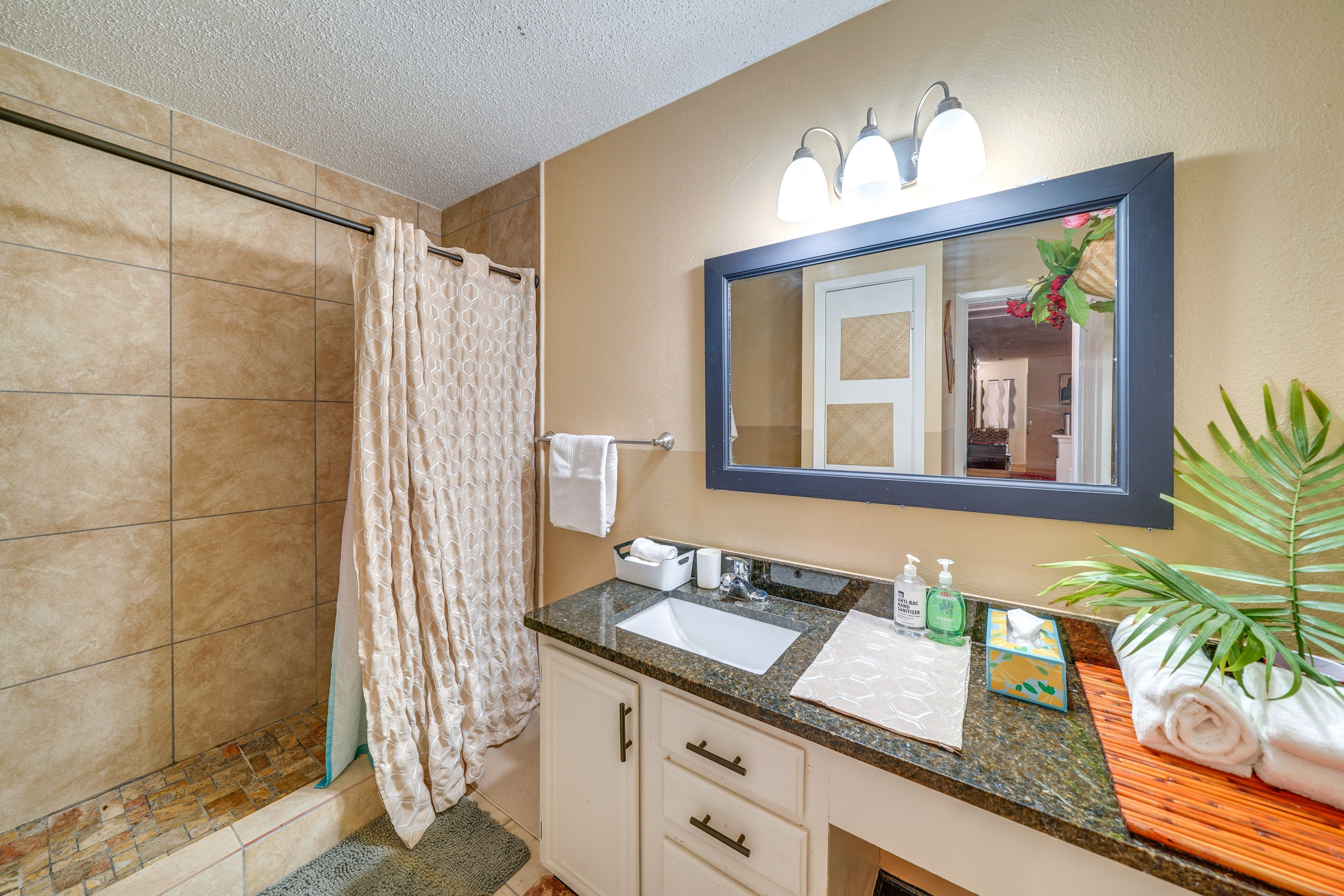 Full Bathroom | 2nd Floor