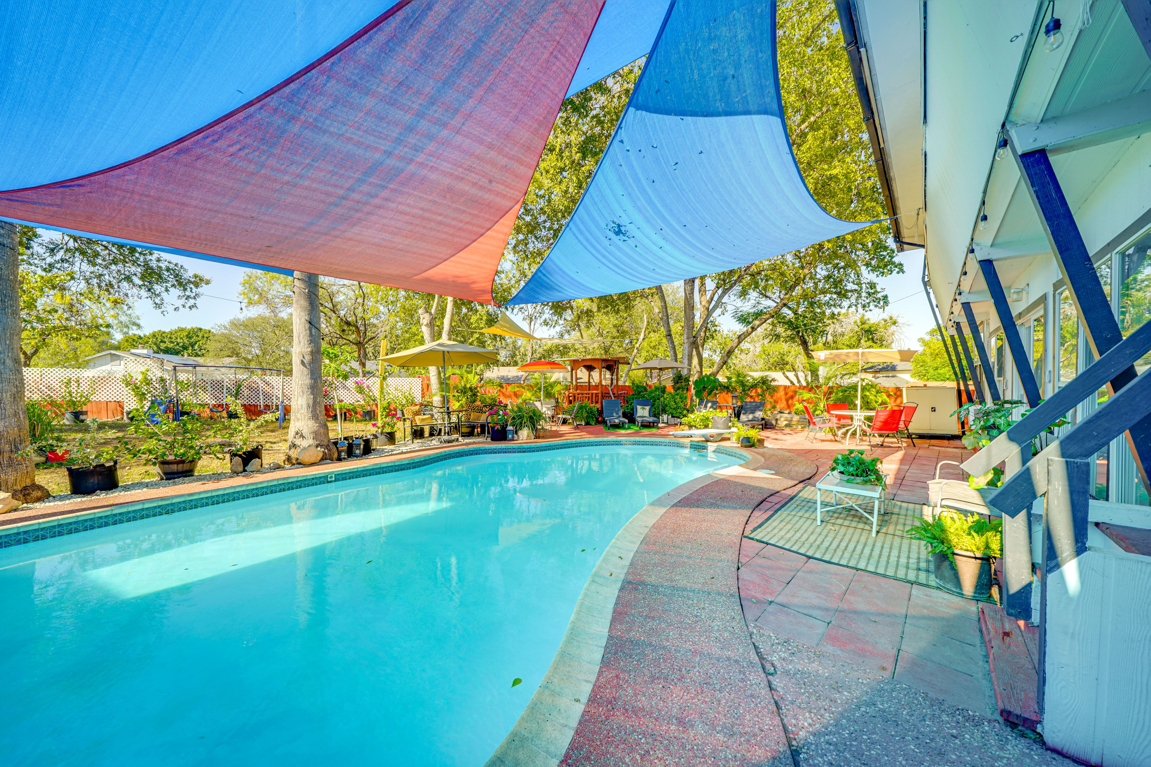 Private Outdoor Pool (Depth 3'-10')