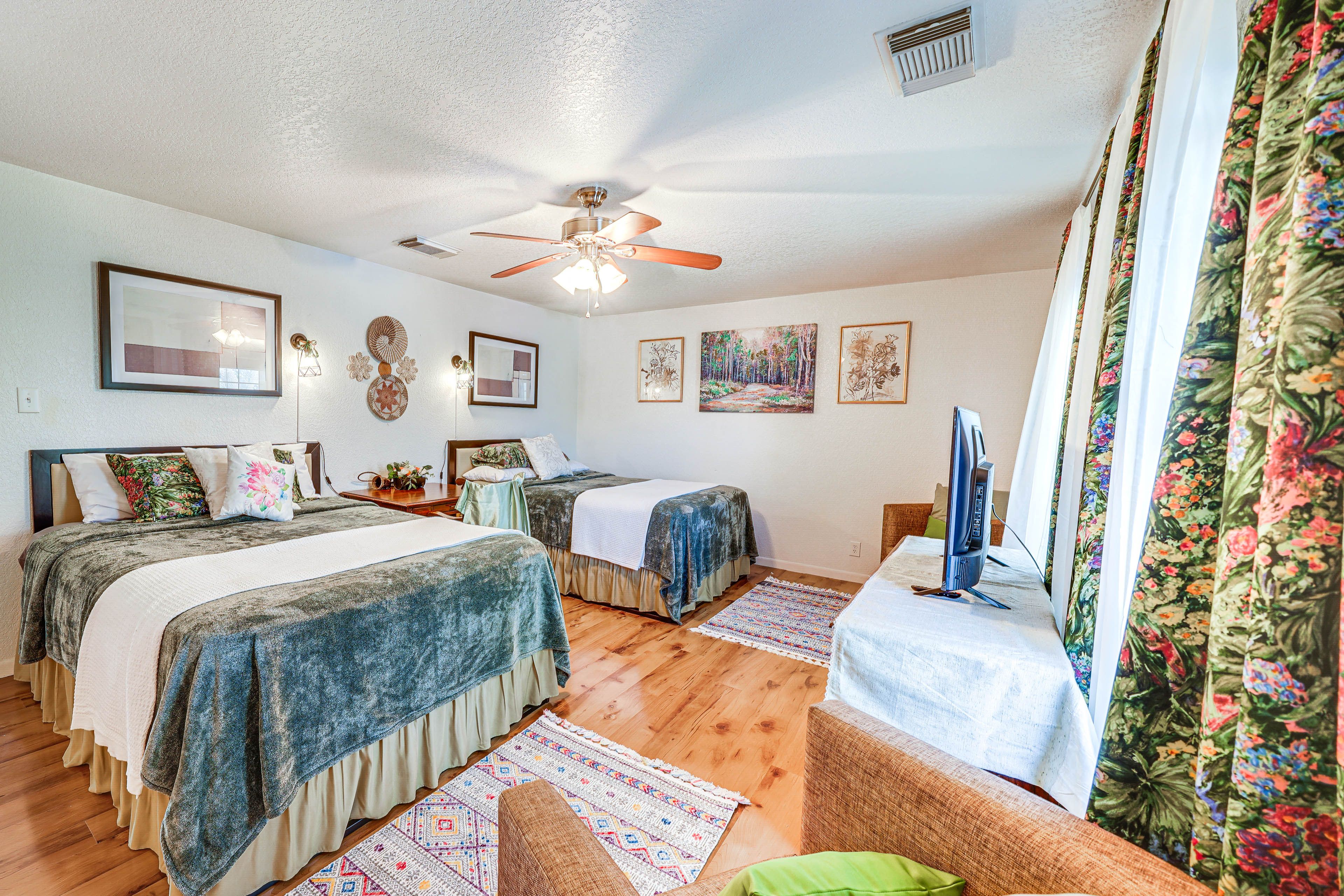 Bedroom 1 | 2 Queen Beds