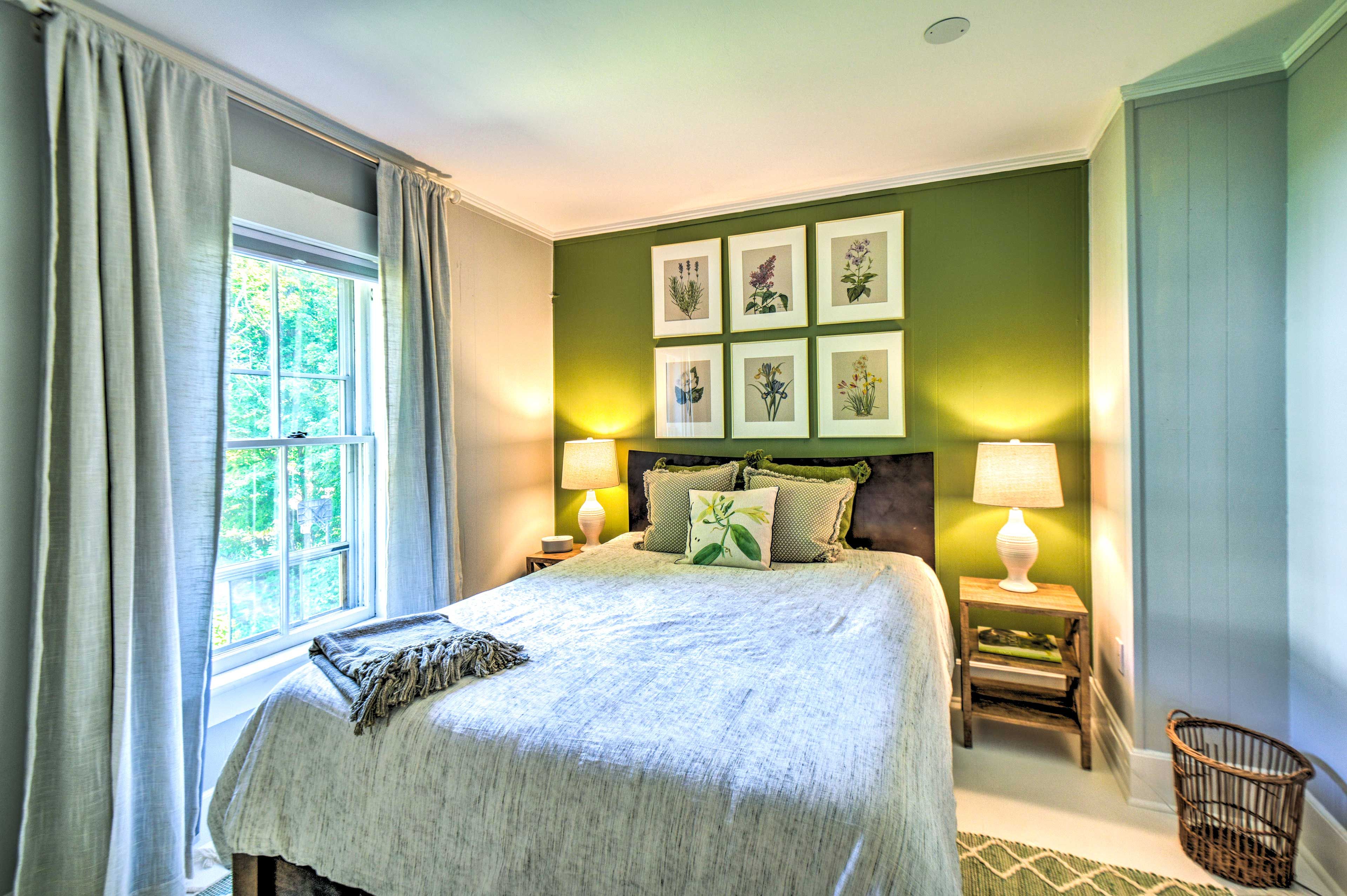 Bedroom 2 | Queen Bed | Upper Level
