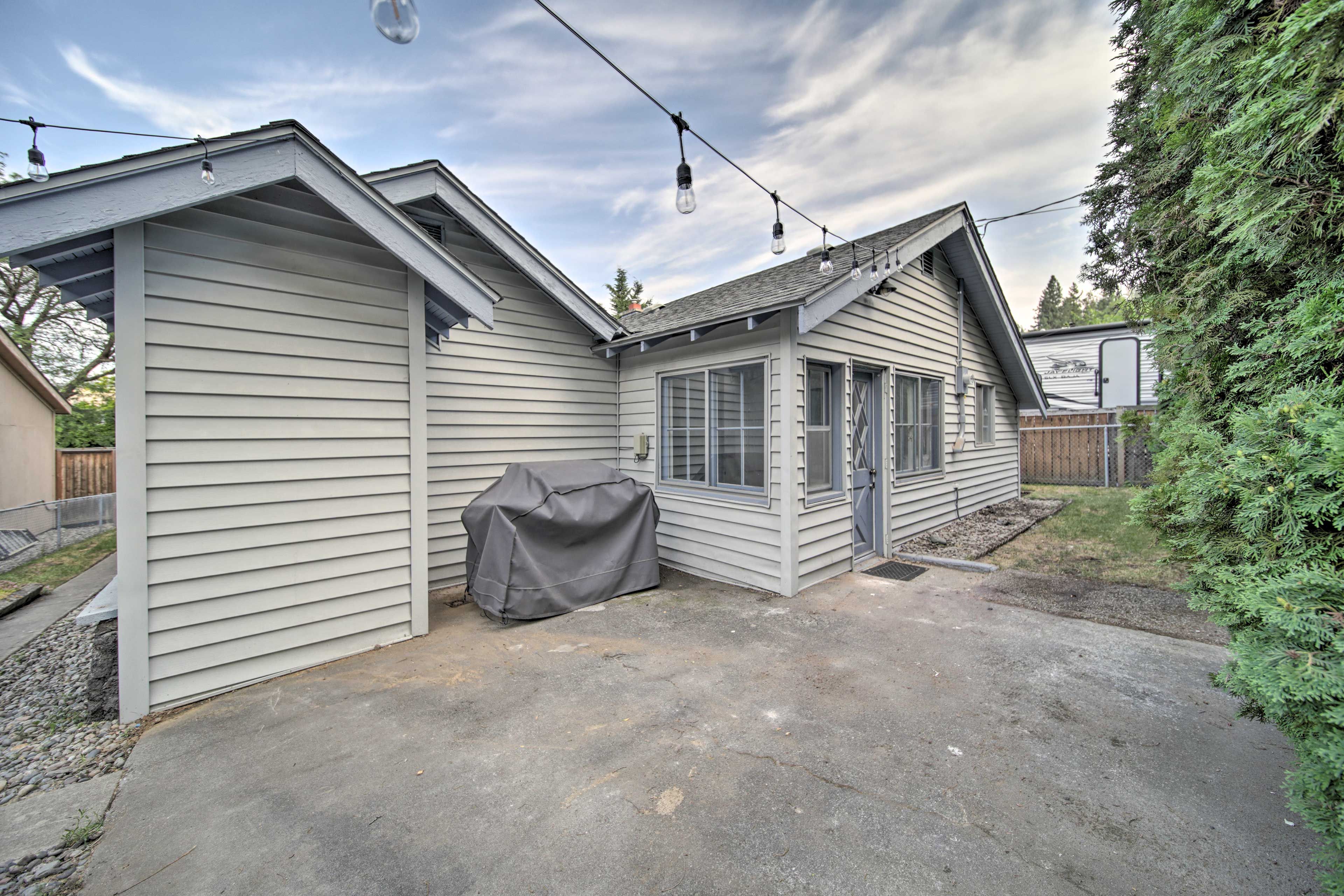 Home Entrance | Step-Free Entry | Gas Grill (Propane Provided)