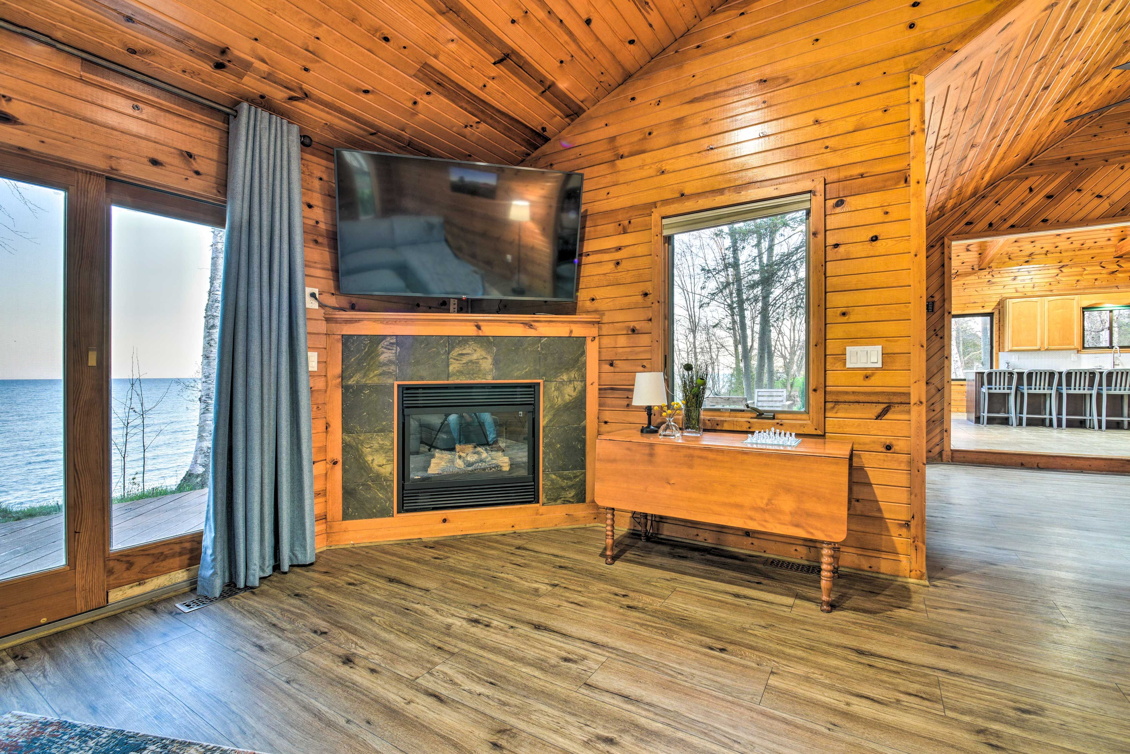 Living Room | Fireplace